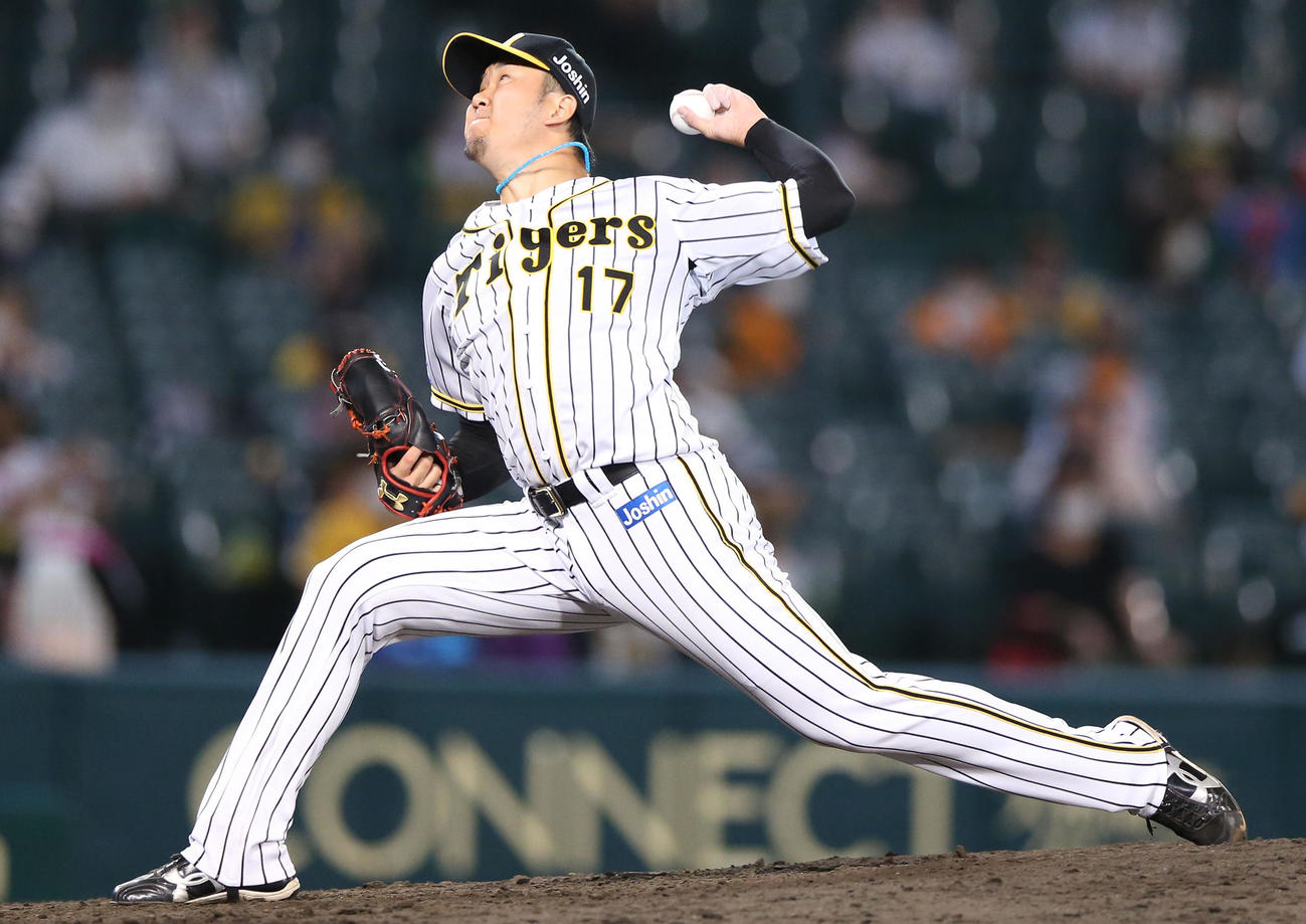阪神対巨人　8回、阪神3番手で登板の岩貞（撮影・上山淳一）