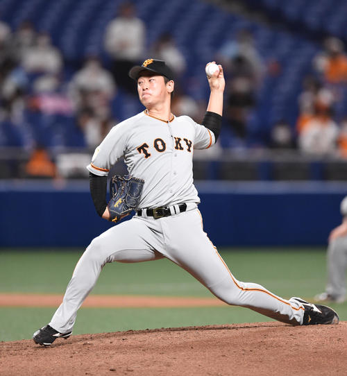 プロ野球中日対巨人 8回裏、巨人2番手で登板する中川皓太(撮影・森本幸一)