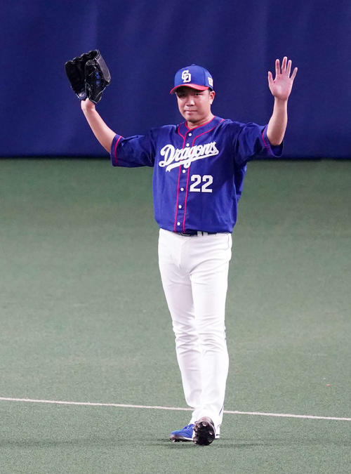中日対巨人 3回表巨人2死二塁、坂本に先制適時二塁打を浴びた中日大野雄(撮影・江口和貴)
