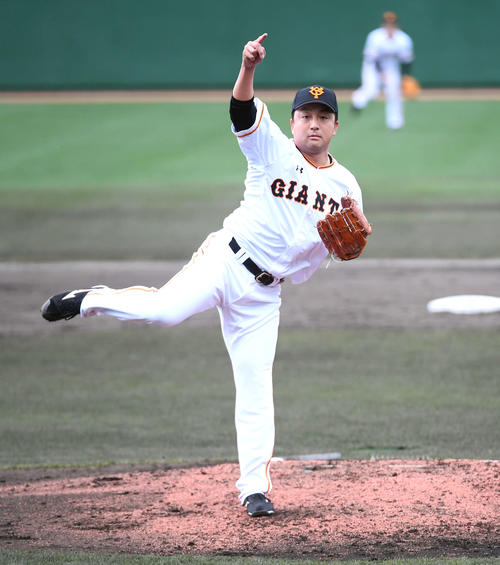 2月、広島との練習試合で登板する沢村