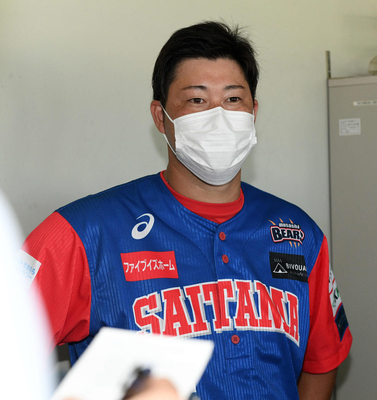 取材に応じるBC・埼玉田沢（撮影・滝沢徹郎）