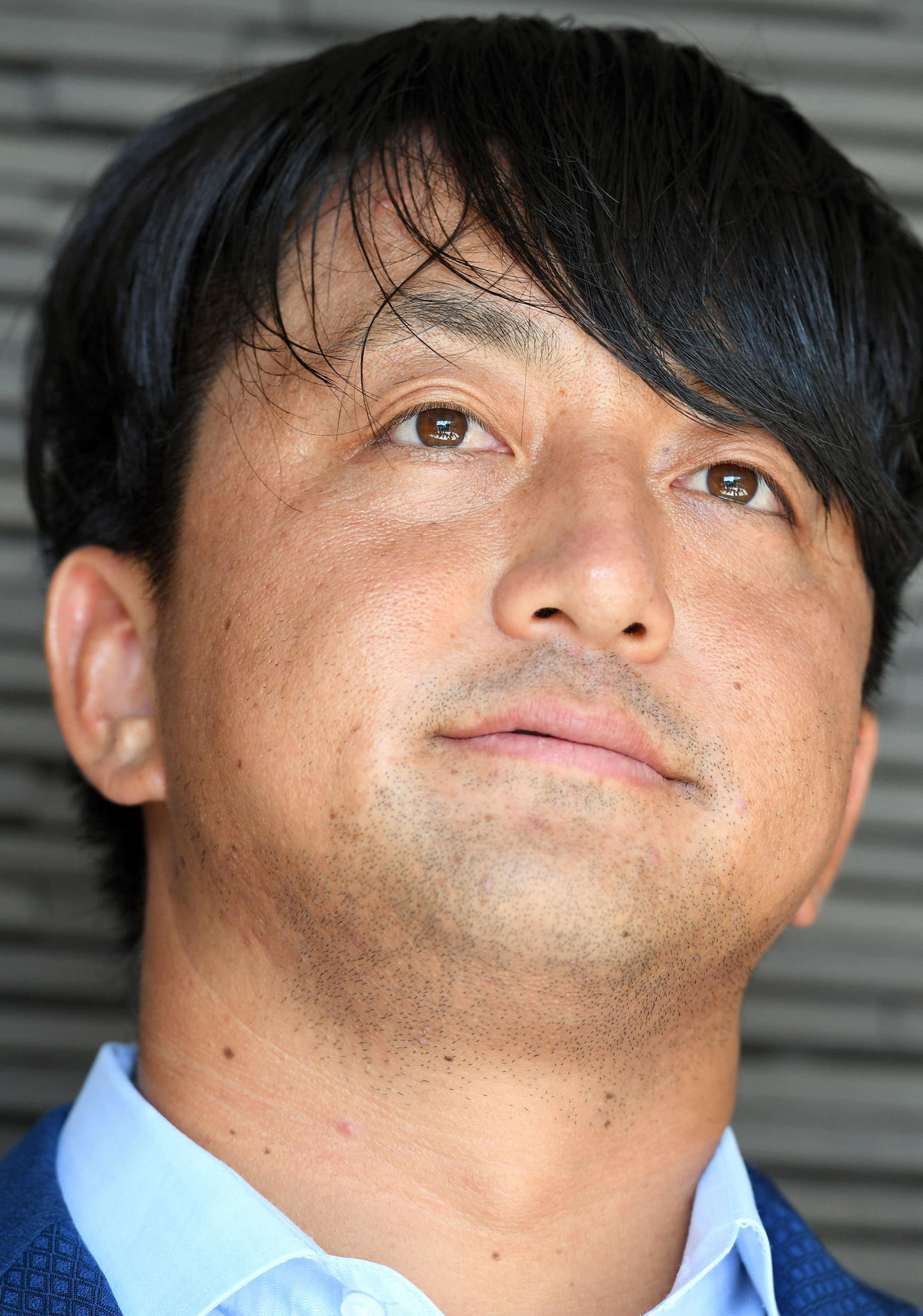 巨人に対して感謝の念を口にし、すっきりとした表情で記者の質問に答える巨人沢村（撮影・たえ見朱実）