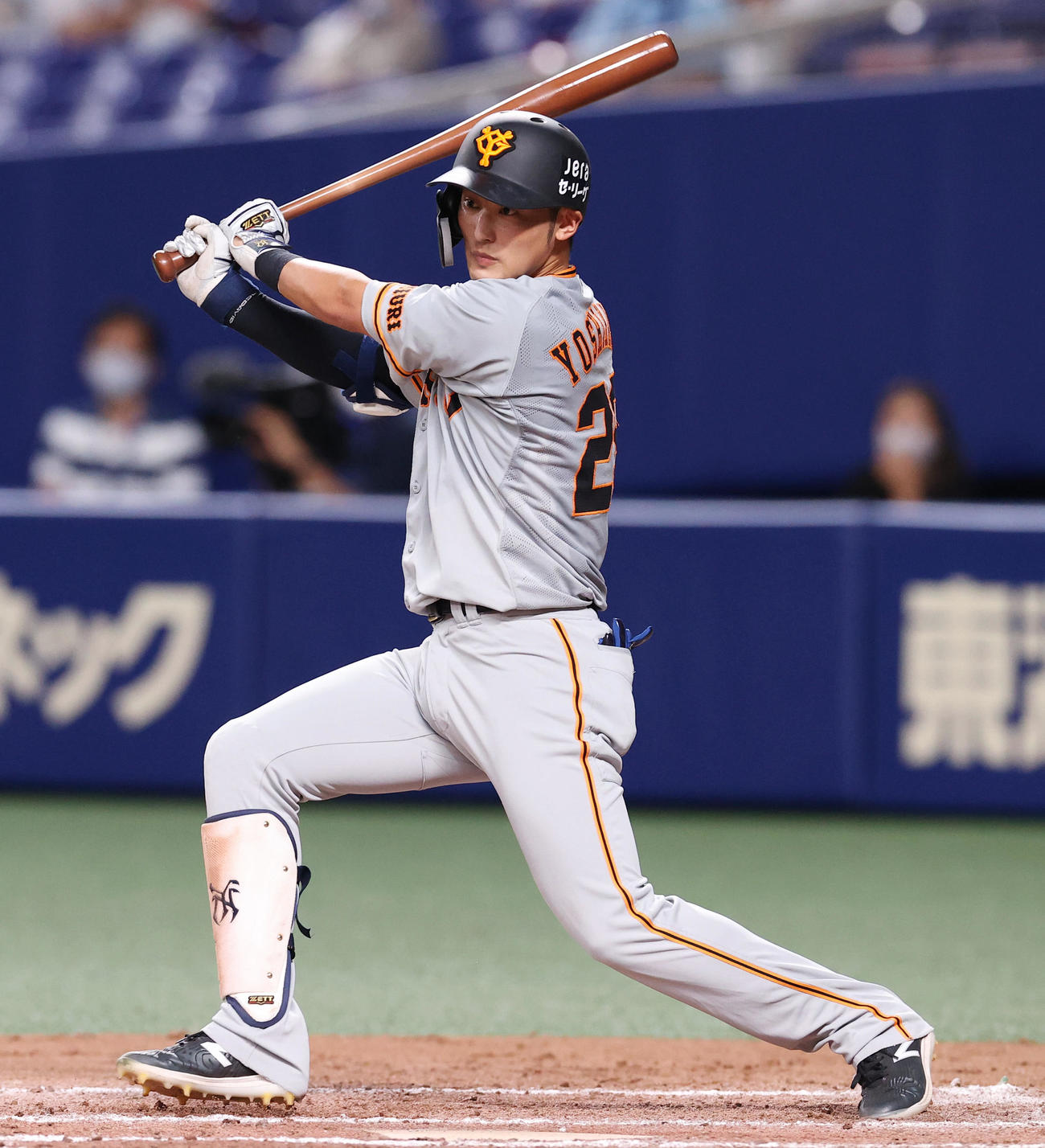 中日対巨人　7回表巨人無死、左翼に二塁打を放つ吉川尚（撮影・垰建太）