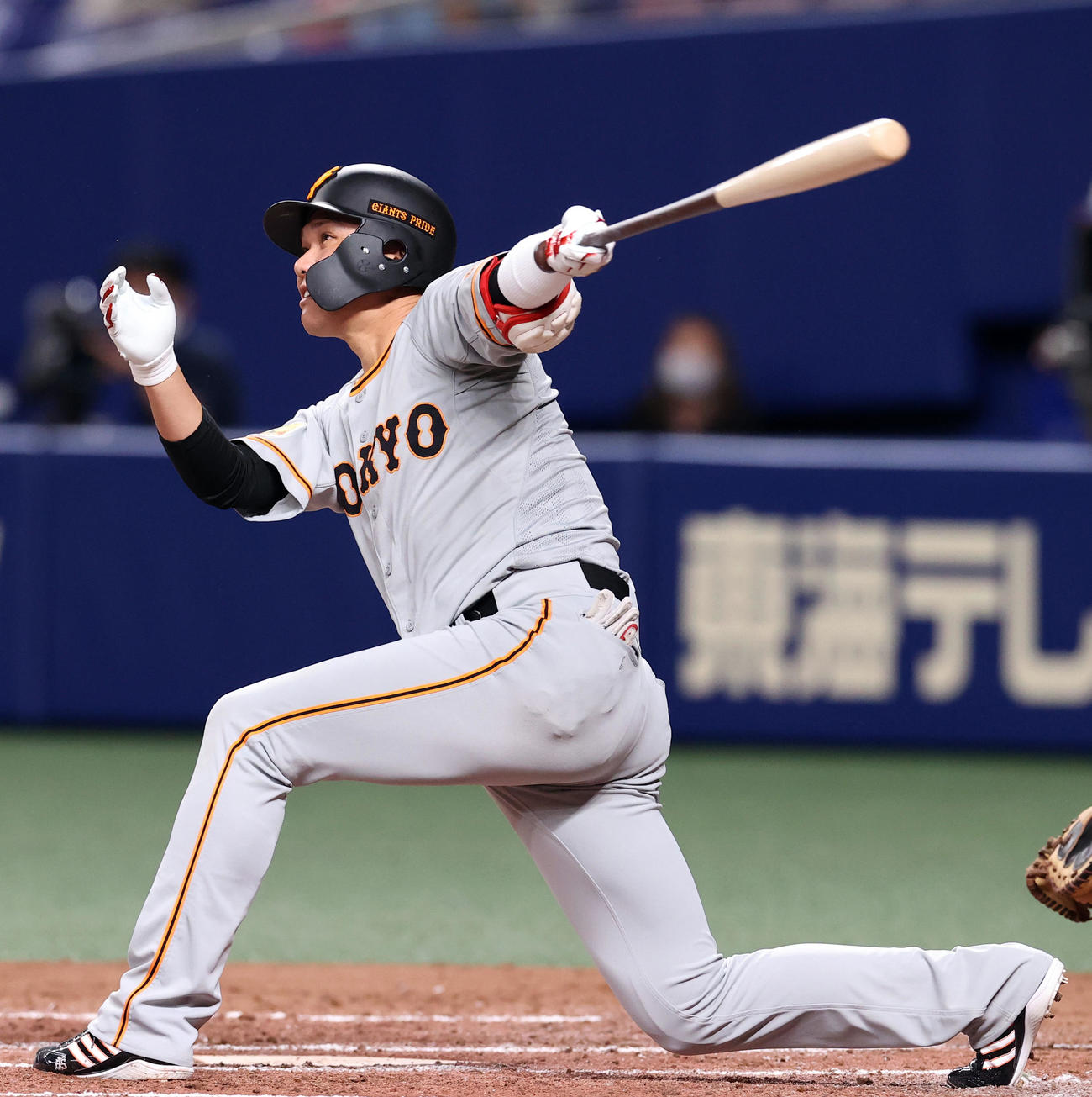 中日対巨人　3回表巨人2死二塁、左翼に先制の適時二塁打を放つ坂本（撮影・垰建太）