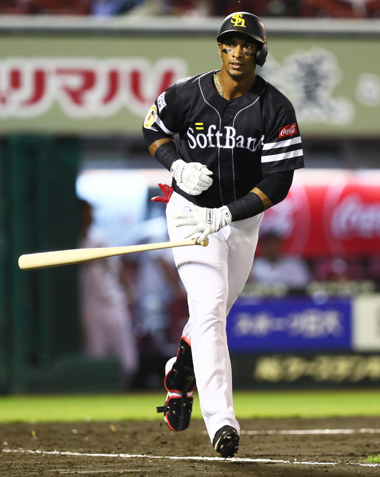 楽天対ソフトバンク　5回表ソフトバンク2死、グラシアルは左越え本塁打を放つ（撮影・足立雅史