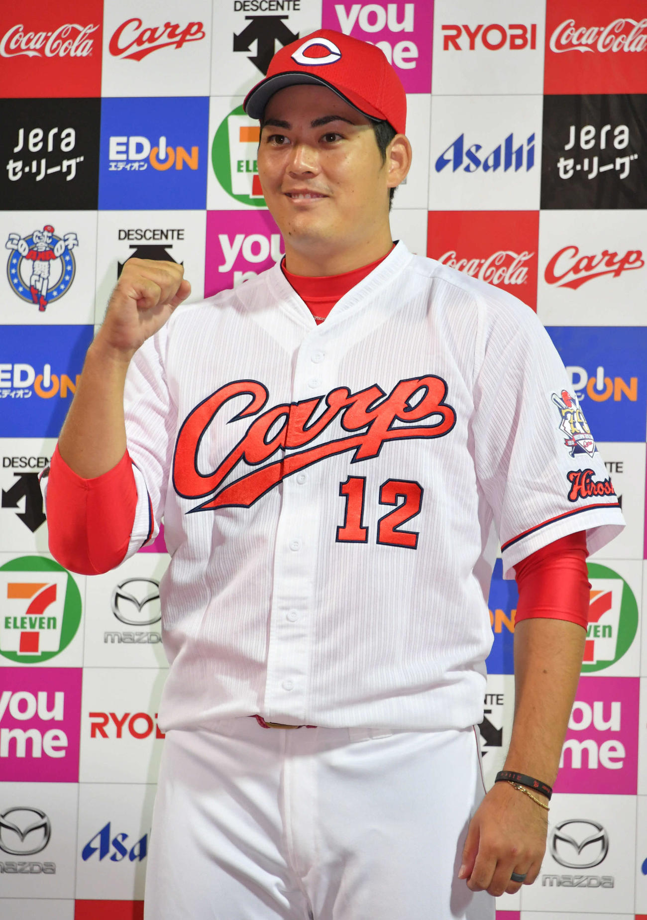 広島対ヤクルト　お立ち大でガッツポーズの九里亜蓮