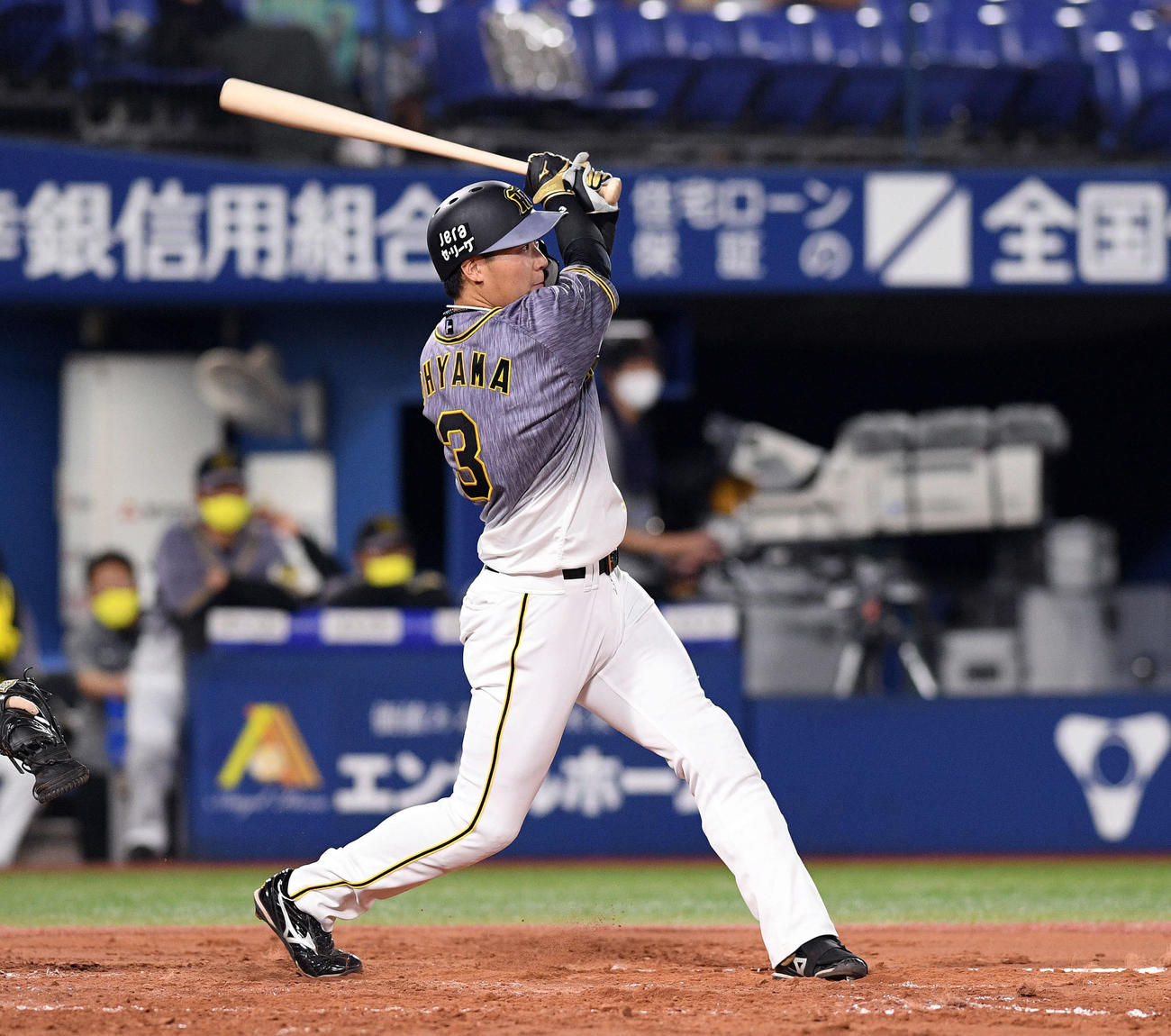 DeNA対阪神　3回表阪神2死一塁、大山は中越え2点本塁打を放つ（撮影・滝沢徹郎）