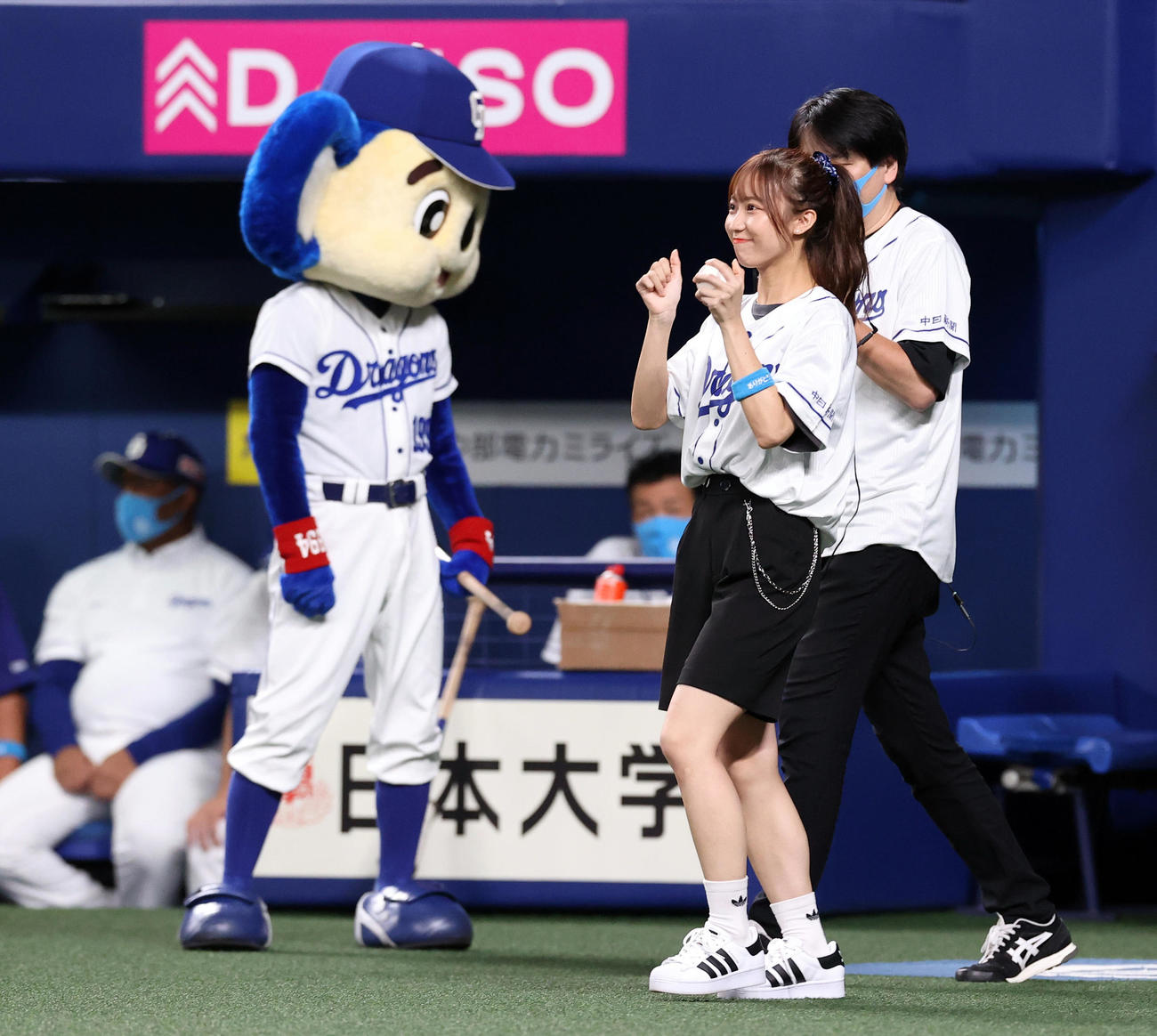中日対巨人　試合前始球式に登場するユーチューバーでドラ女ゆづきことSKE48日高優月（撮影・垰建太）