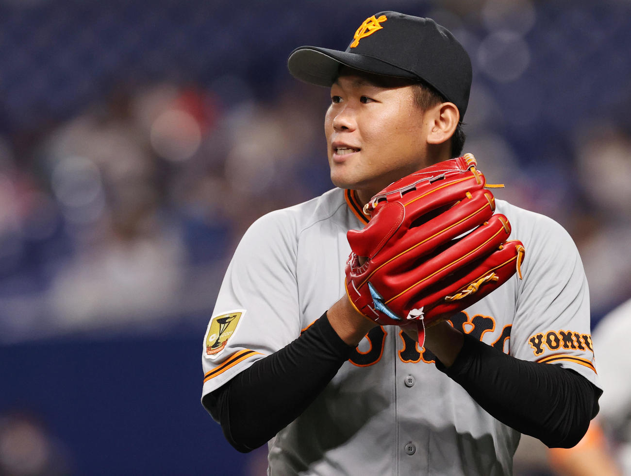 中日対巨人　1回裏中日の攻撃を無失点に抑え笑みを浮かべる巨人先発の田口（撮影・垰建太）