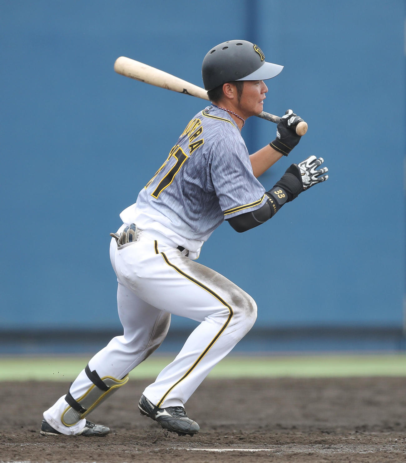 オリックスとの2軍戦で2回、中前打を放つ小野寺（撮影・前田充）