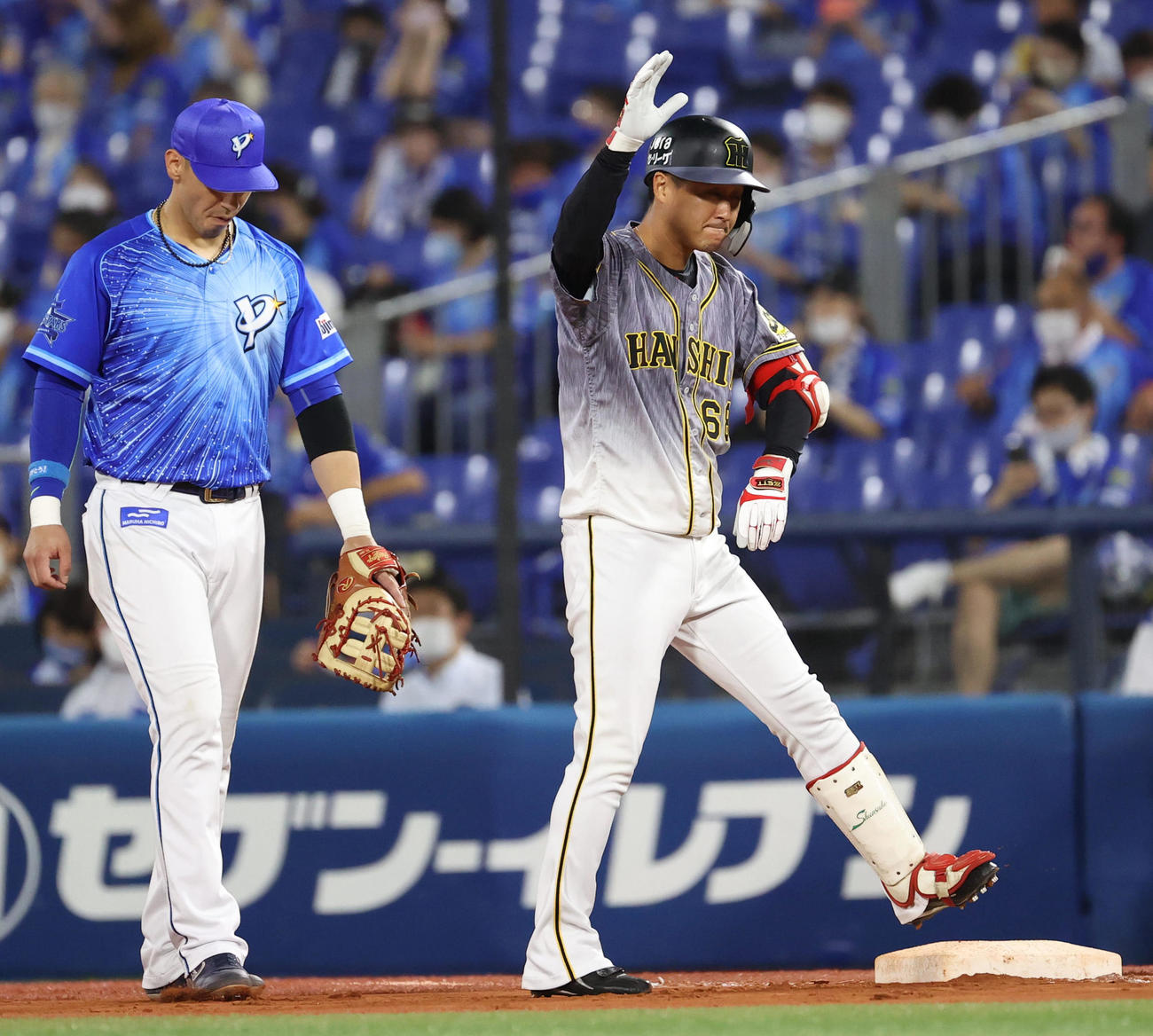 DeNA対阪神　6回表阪神無死、右前へ今季初安打を放つ俊介（撮影・清水貴仁）