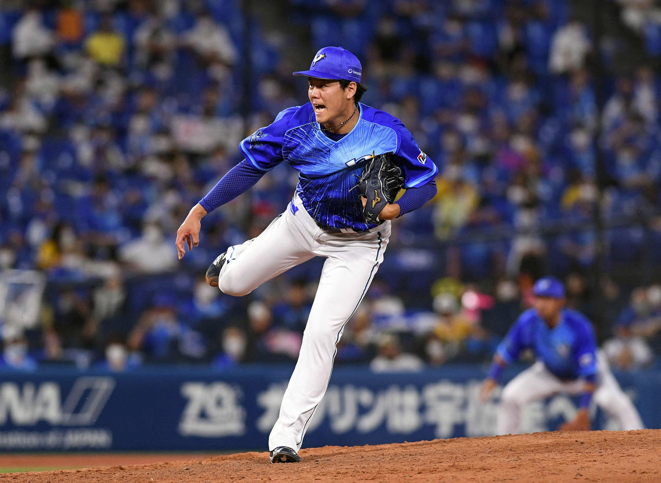 DeNA対阪神　7回表、力投を続けるDeNA先発の上茶谷（撮影・滝沢徹郎）