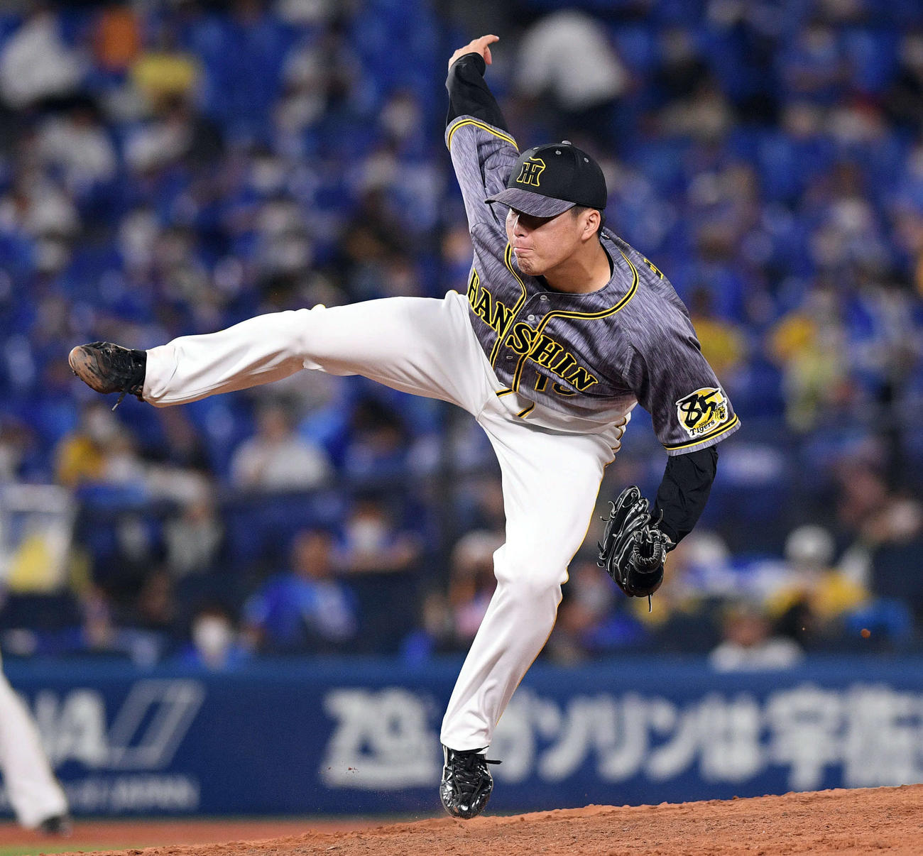 DeNA対阪神　7回裏、阪神3番手で投球する馬場（撮影・滝沢徹郎）