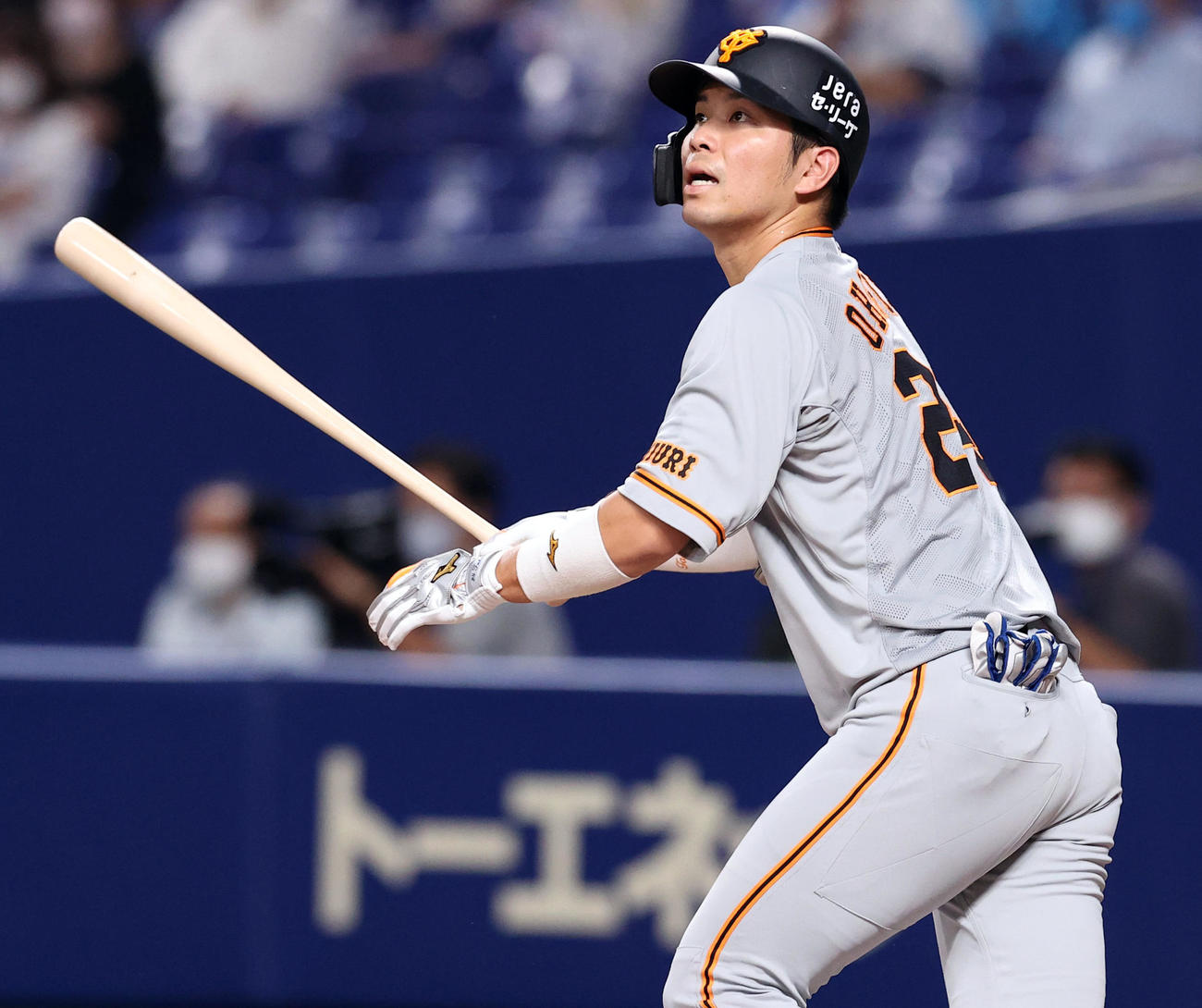 中日対巨人　7回表巨人無死、勝ち越しの左越えソロ本塁打を放つ大城（撮影・垰建太）