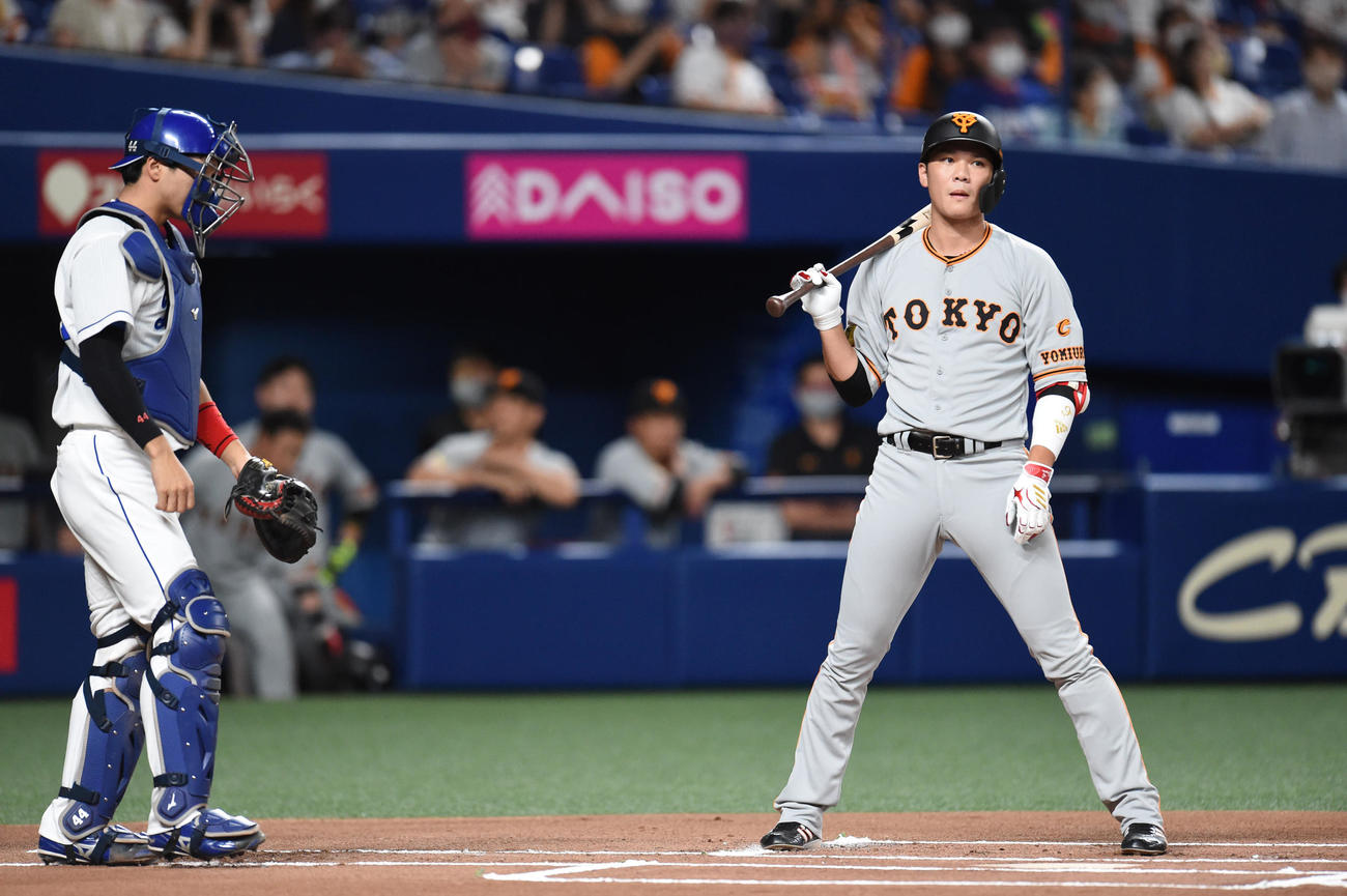 中日対巨人　1回表巨人無死、見逃し三振に倒れた坂本（撮影・森本幸一）