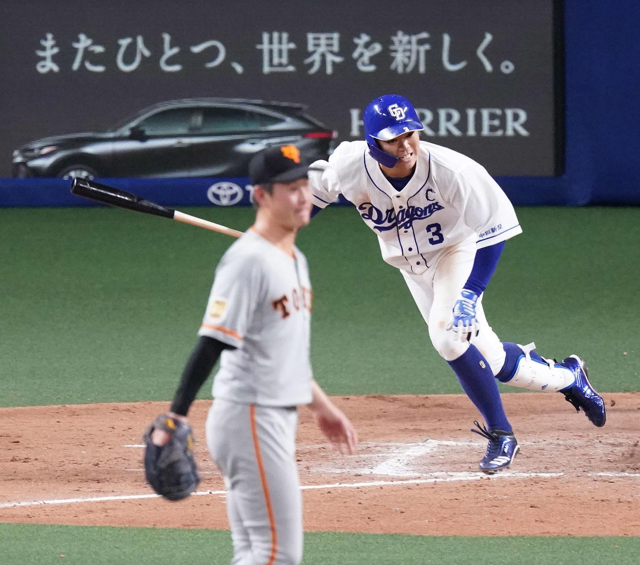 中日対巨人　8回裏中日1死満塁、高橋の遊ゴロで同点となる。投手中川（撮影・江口和貴）