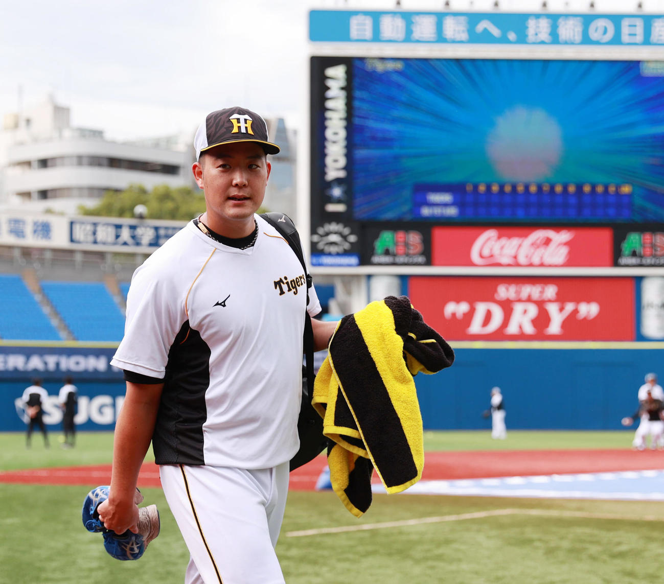 DeNA対阪神　試合前の練習を終える斎藤友貴哉（撮影・清水貴仁）