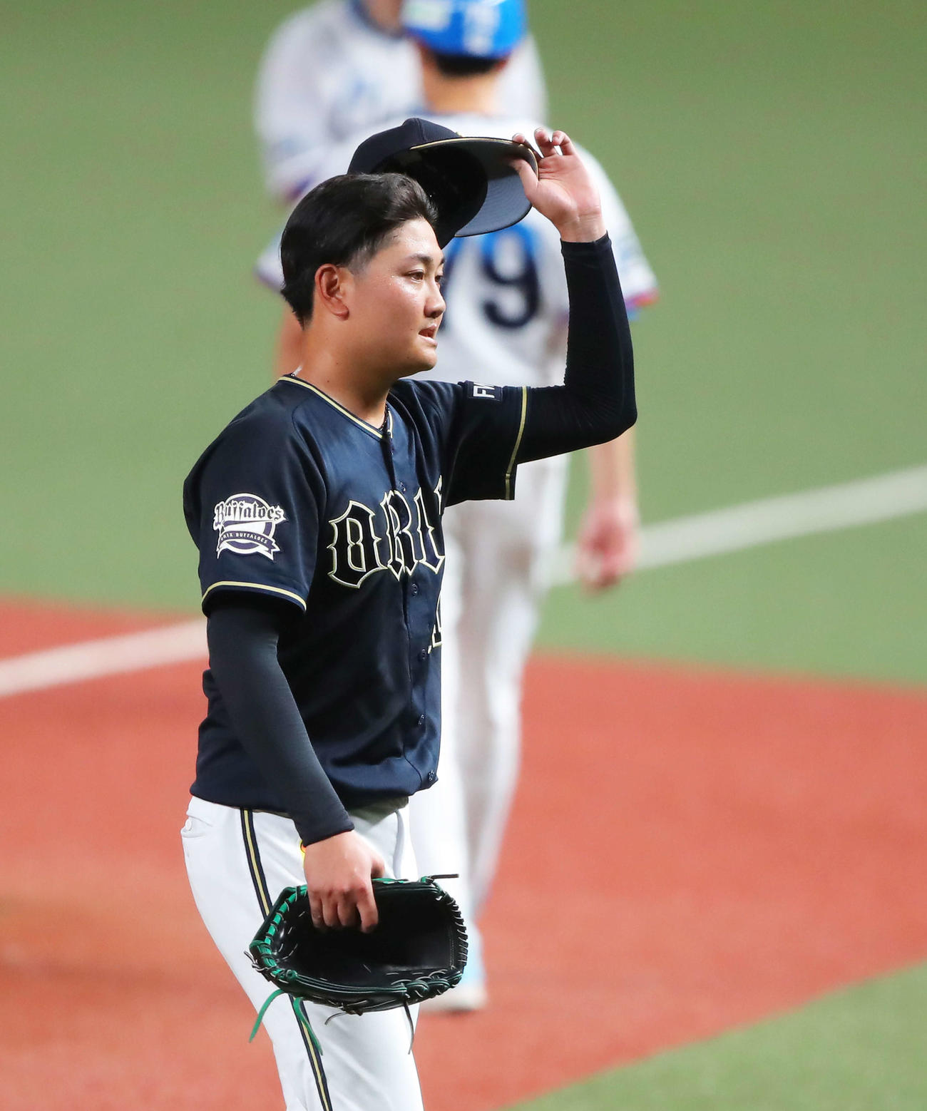 西武対オリックス　4回裏西武の攻撃を抑えベンチに戻る竹安（撮影・河田真司）