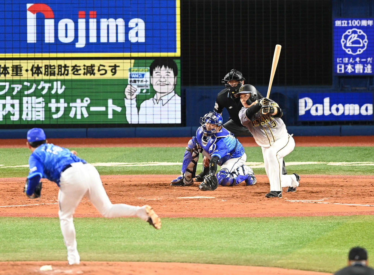 DeNA対阪神　5回表阪神無死一、三塁、大山は右犠飛を放つ。投手山崎（撮影・山崎安昭）
