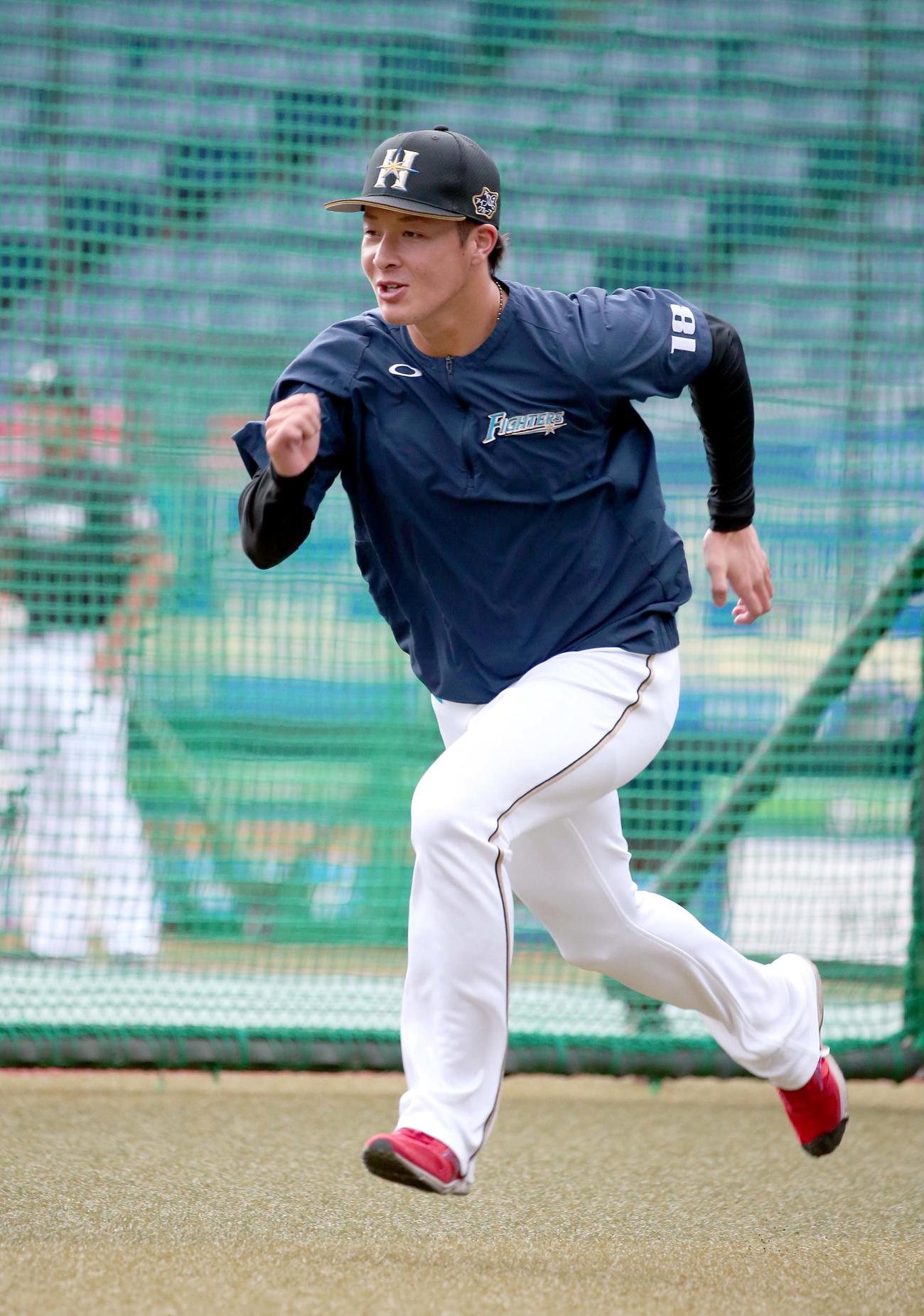 ダッシュする吉田輝星（撮影・黒川智章）