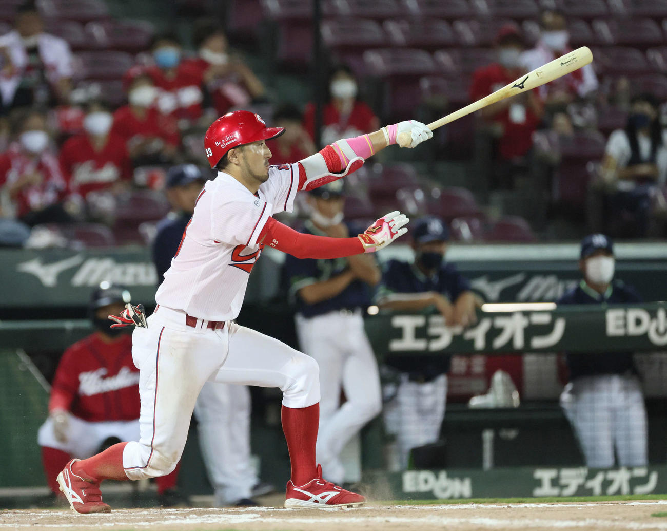 広島対ヤクルト　7回裏広島1死二塁、菊池涼は勝ち越し適時二塁打を放つ（撮影・加藤孝規）
