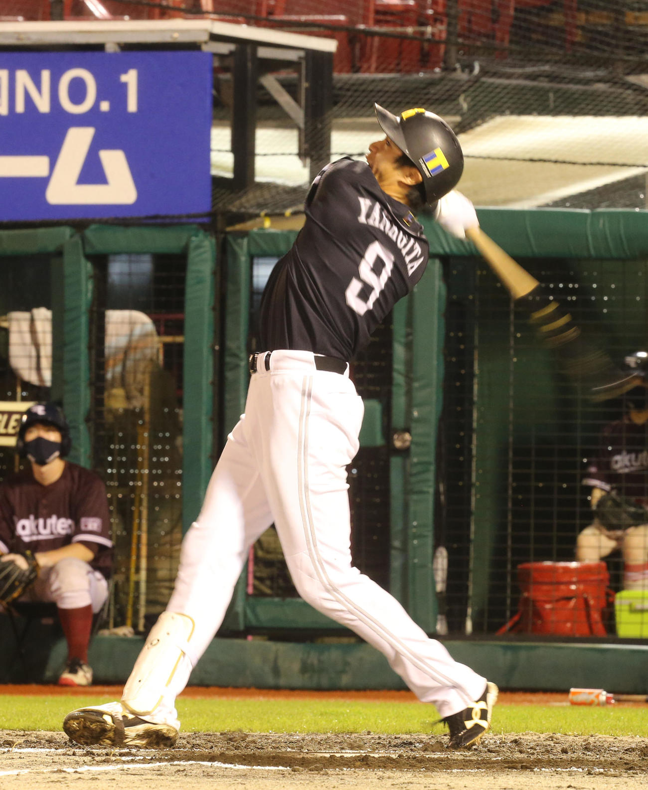 楽天対ソフトバンク　8回表ソフトバンク2死、左越え22号本塁打を放つ柳田（撮影・野上伸悟