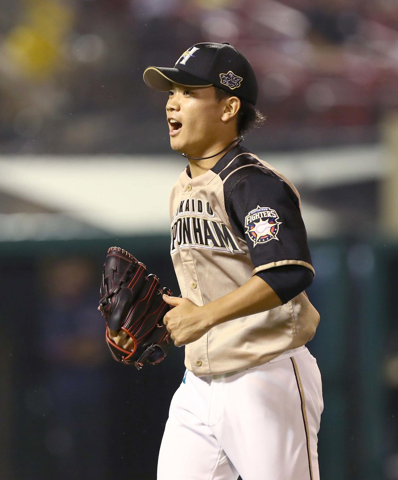 楽天対日本ハム　6回途中登板の福田は無失点に抑え叫ぶ（撮影・黒川智章）