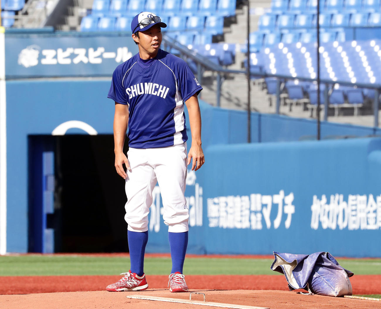 中日の吉見はマウンドに立って確認する（撮影・浅見桂子）