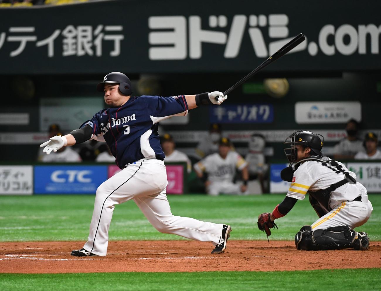 ソフトバンク対西武　9回表西武1死、山川穂高は空振りの三振に倒れる（撮影・今浪浩三）