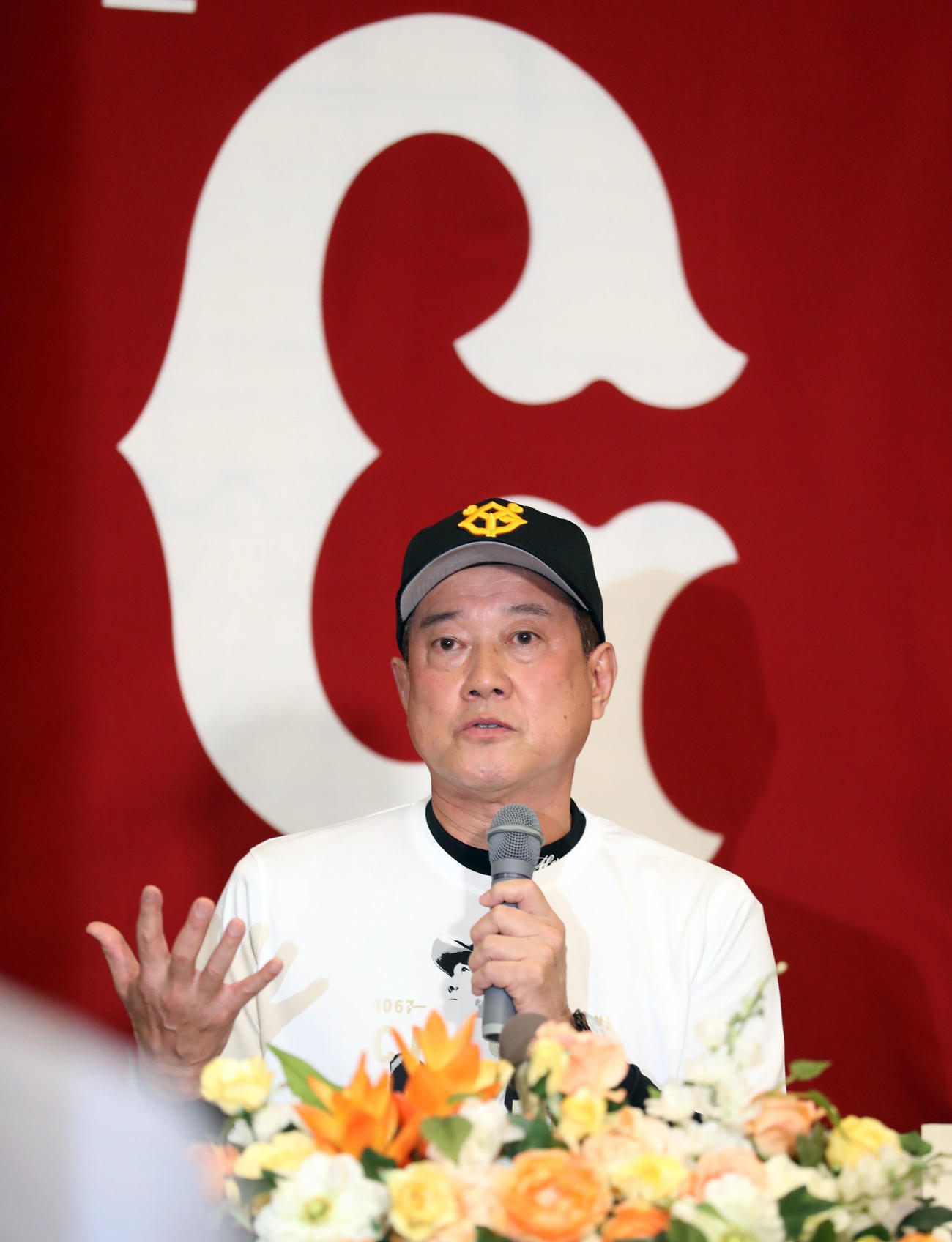 巨人対ヤクルト　通算1067勝目を達成し、会見を行う原監督（撮影・狩俣裕三）
