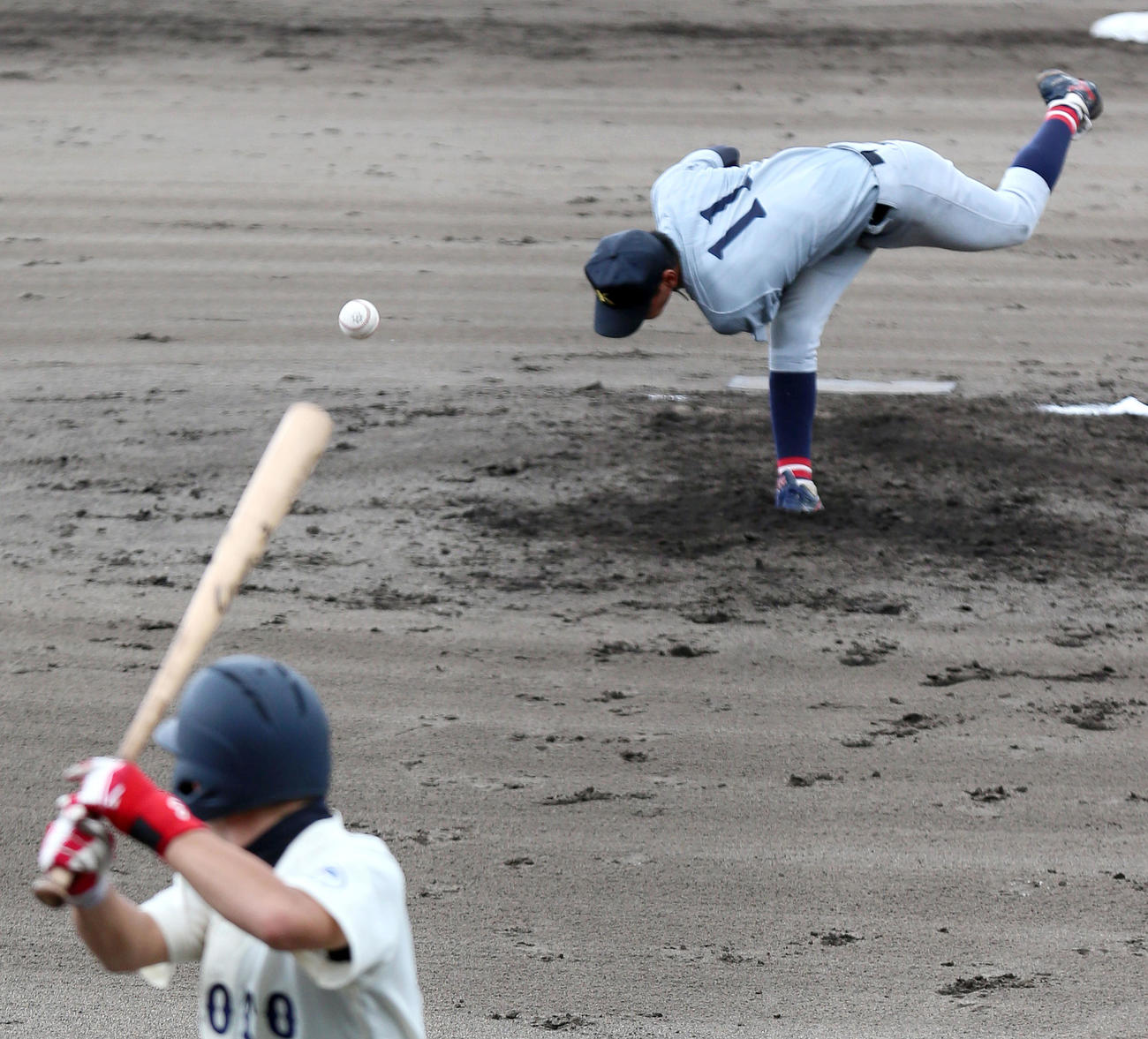 関大対京大　力投する関大の高野（撮影・上山淳一）