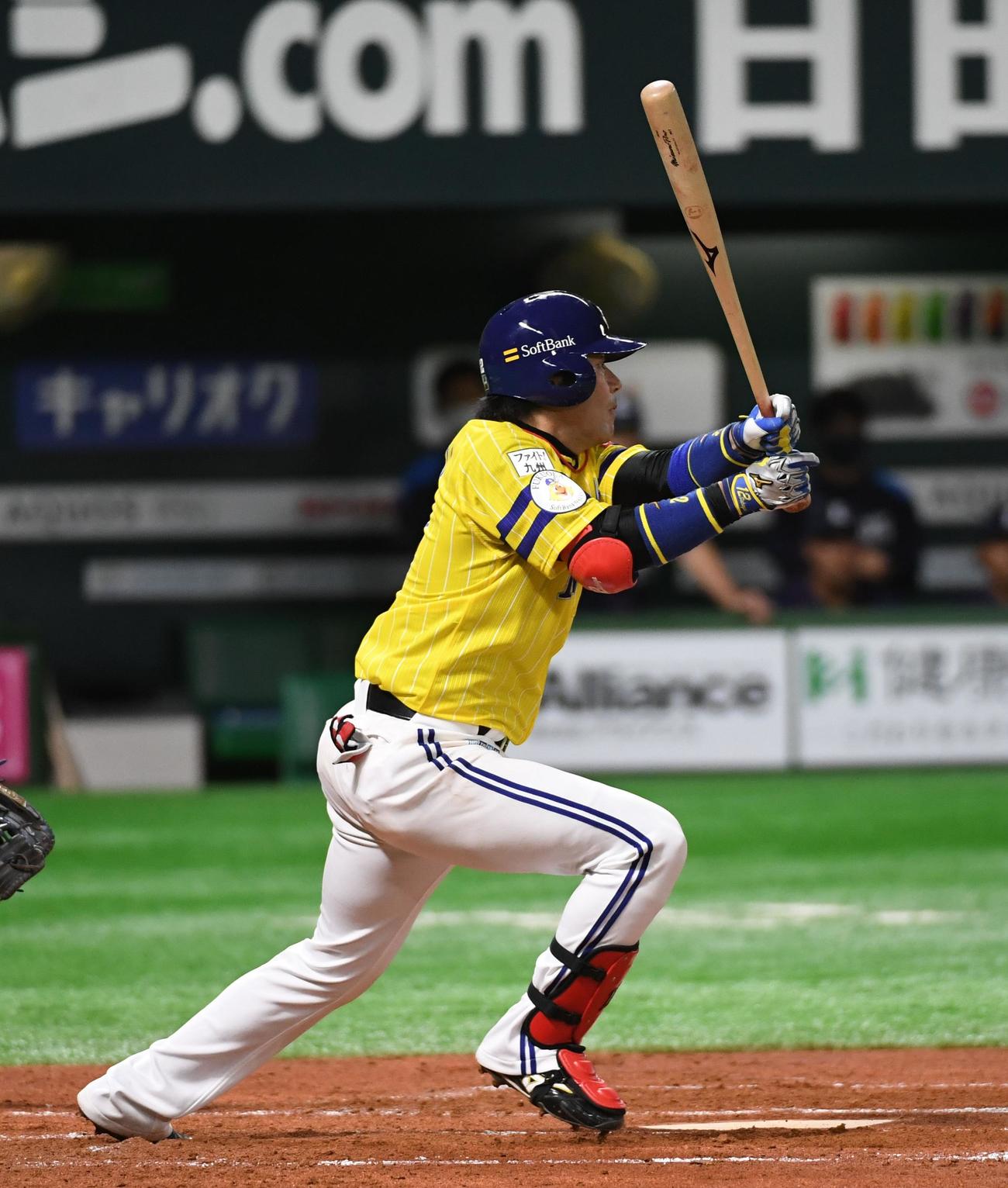 ソフトバンク対西武　2回裏ソフトバンク2死二塁、高谷は中前先制適時打を放つ（撮影・今浪浩三）
