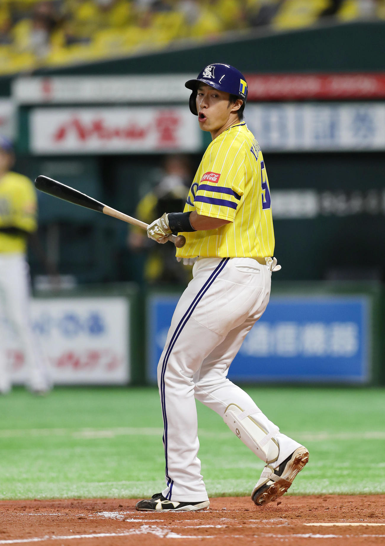 ソフトバンク対西武　3回裏ソフトバンク2死二塁、見逃し三振に倒れ、判定に驚いたような表情を見せる柳田（撮影・前田充）