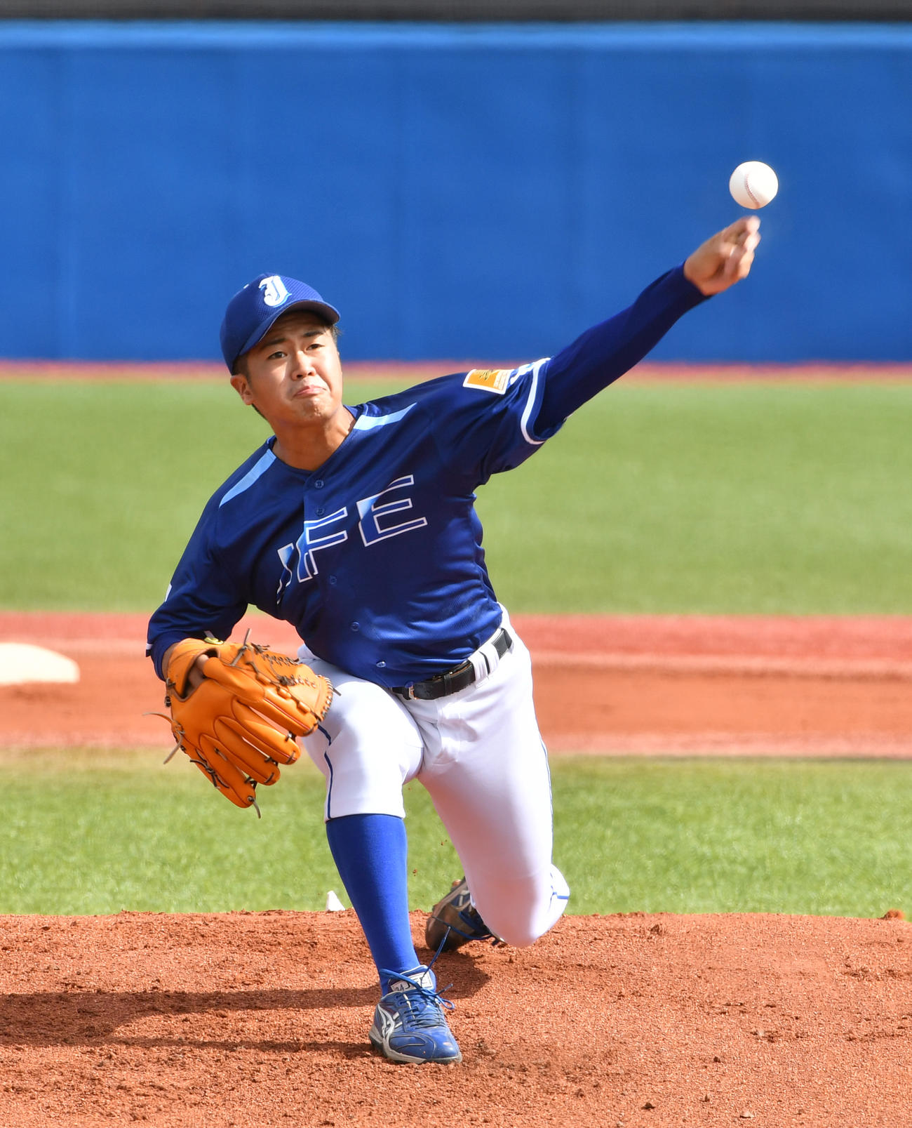 慶大対JFE東日本　　先発したJFE東日本・中村（撮影・柴田隆二）