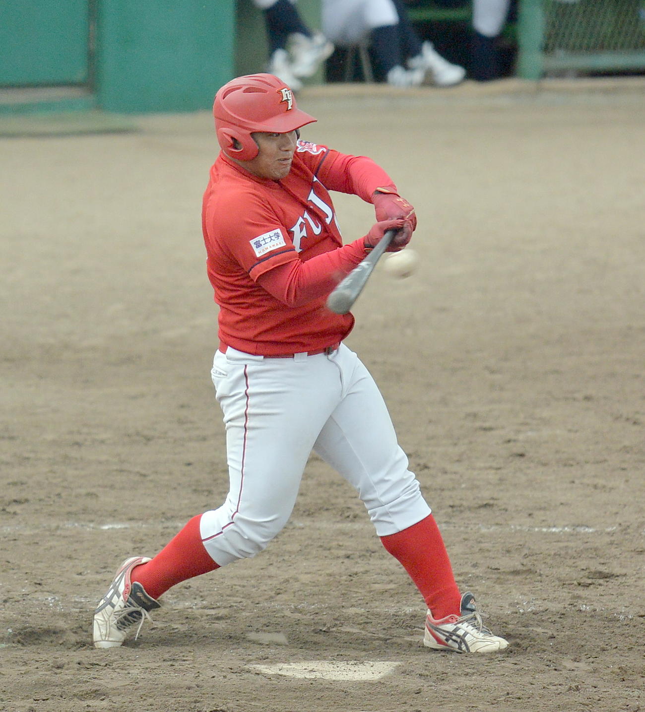 4回裏富士大1死満塁、中越えに2点適時二塁打を放つ黒島（撮影・鎌田直秀）