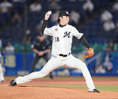 ロッテ対オリックス　先発し力投するロッテ二木（撮影・鈴木みどり）