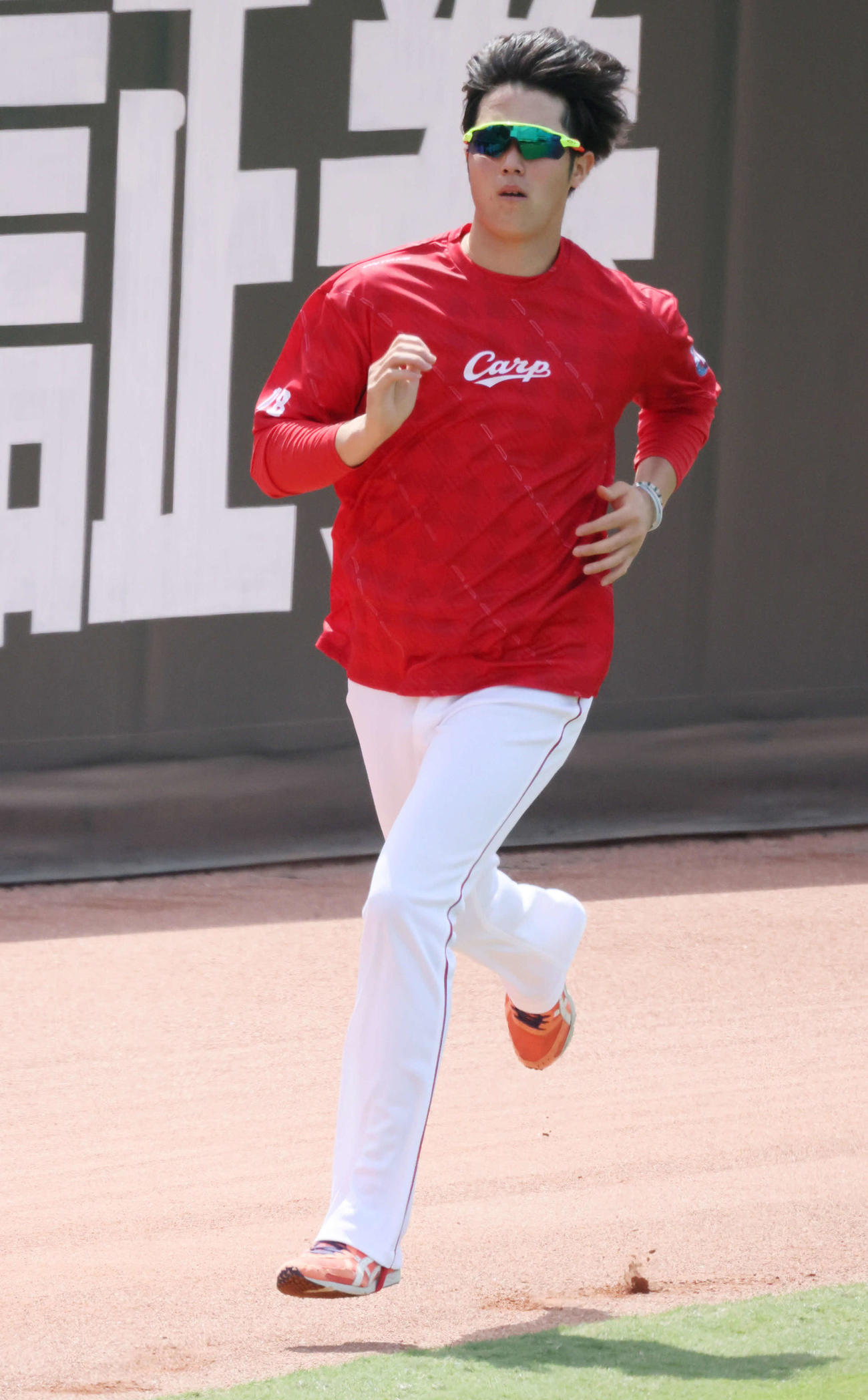 走り込む森下（撮影・加藤孝規）