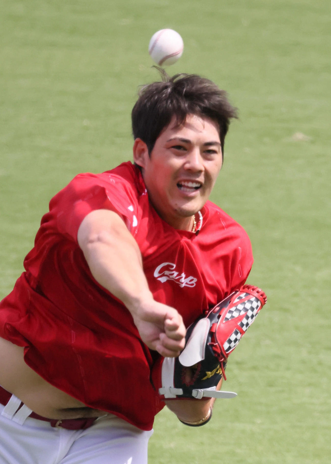 キャッチボールをする九里（撮影・加藤孝規）