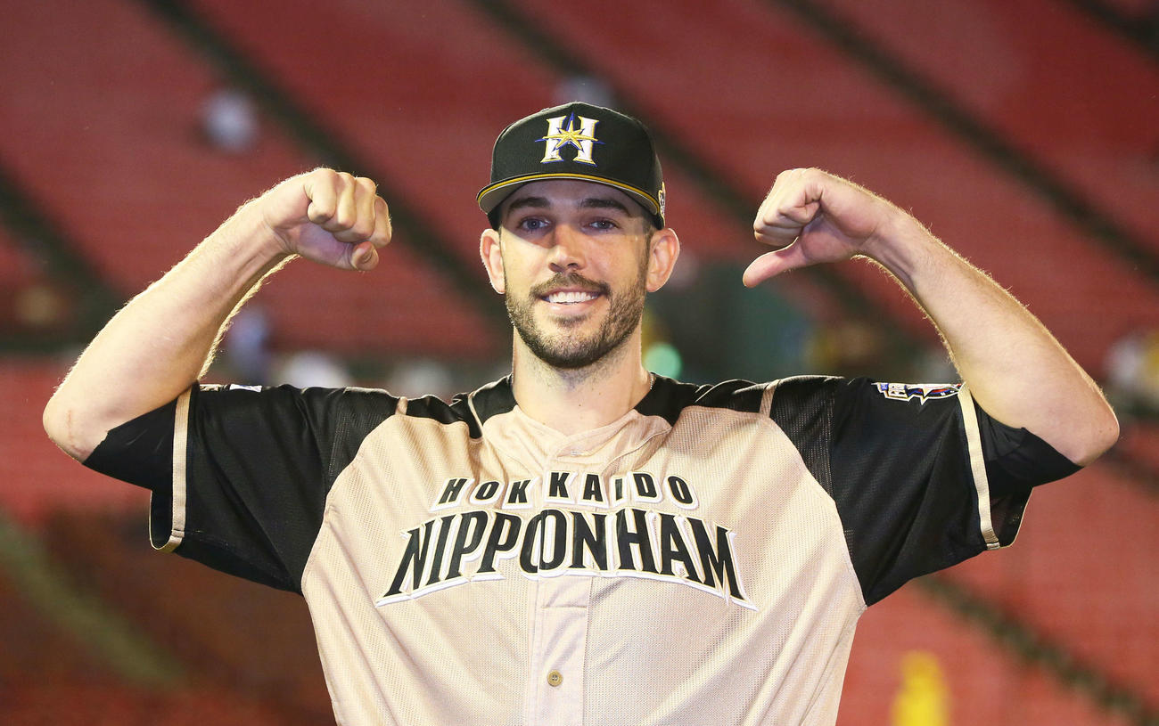 楽天対日本ハム　8回無失点の好投で勝利を挙げた日本ハムのバーヘイゲン（撮影・足立雅史）