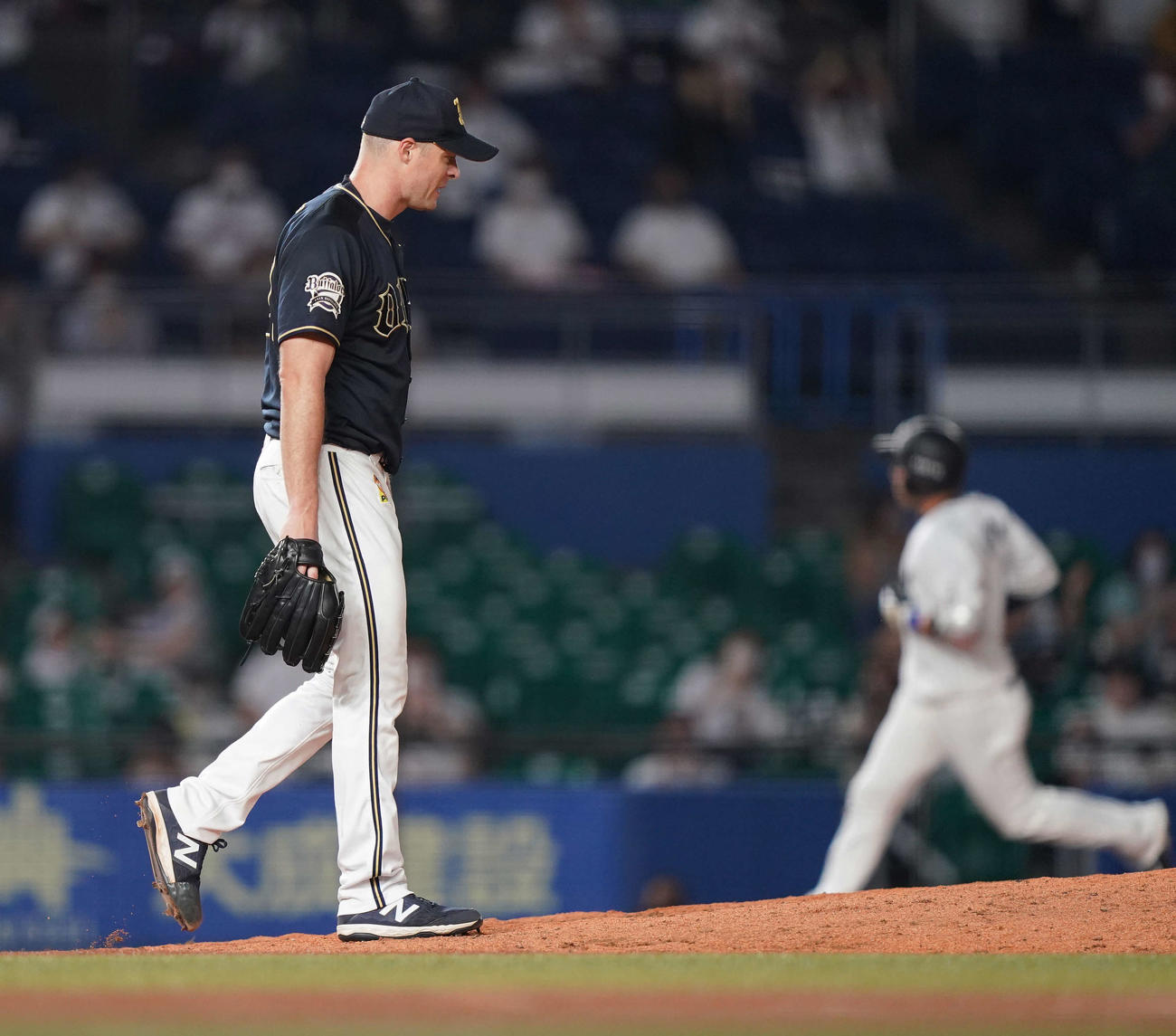 ロッテ対オリックス　5回裏ロッテ1死、清田に右中間にソロ本塁打を浴びるアルバース（撮影・鈴木みどり）