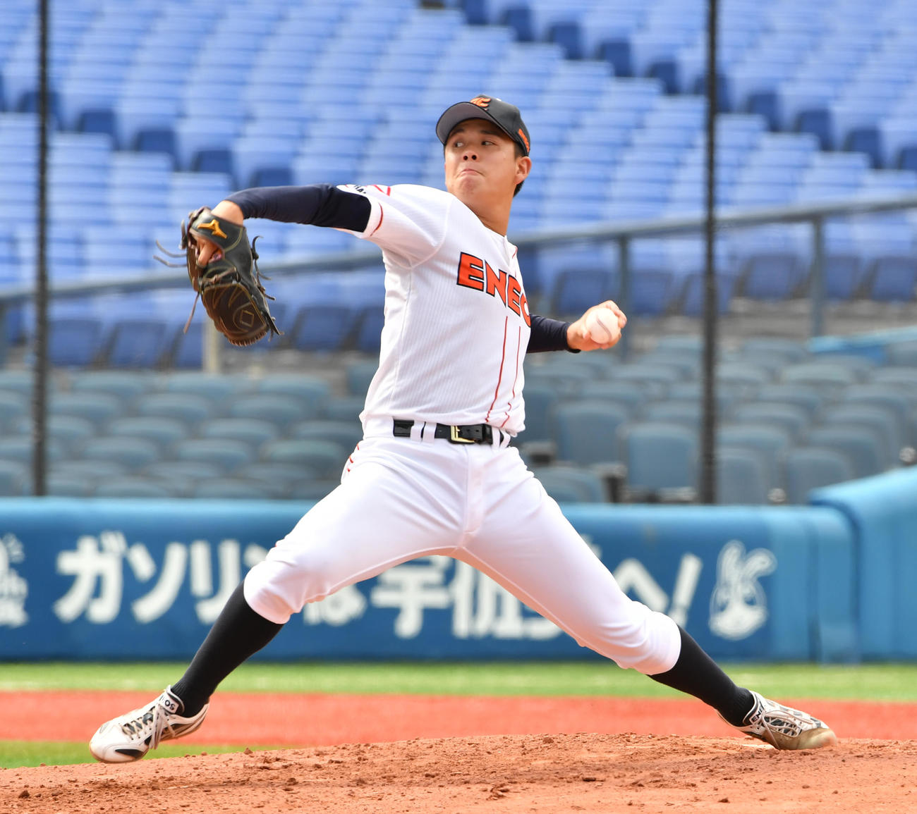 ENEOS対東芝　先発したENEOS・藤井（撮影・柴田隆二）