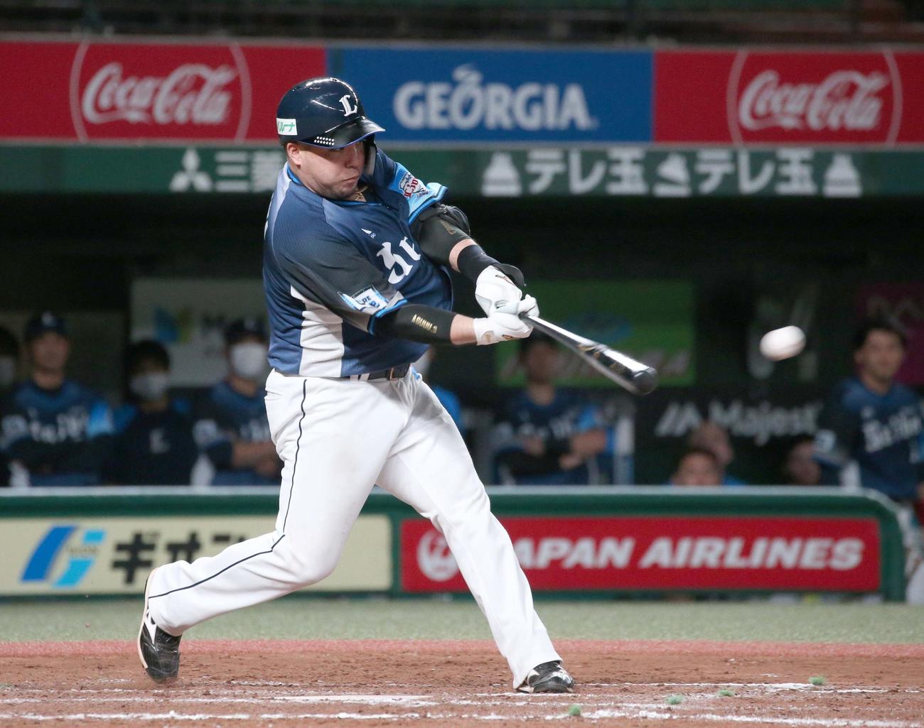 西武対日本ハム　9回裏西武1死満塁、左へサヨナラ打を放つ山川（2020年8月27日撮影）