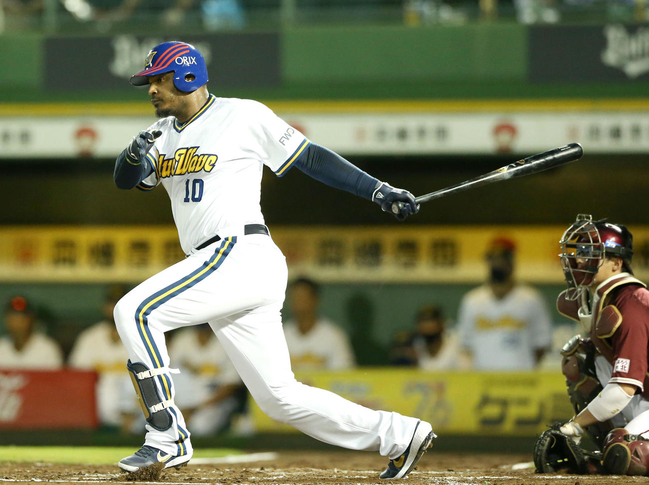 オリックス対楽天　2回裏オリックス無死、ジョーンズは遊内野安打を放つ（撮影・上山淳一）