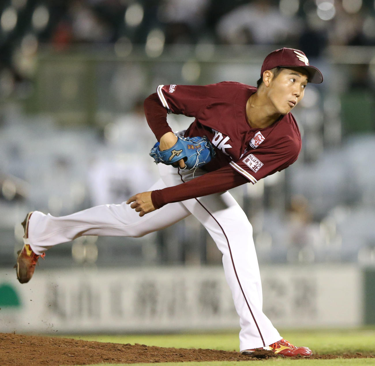 オリックス対楽天　8回、楽天4番手で登板の鈴木翔（撮影・上山淳一）