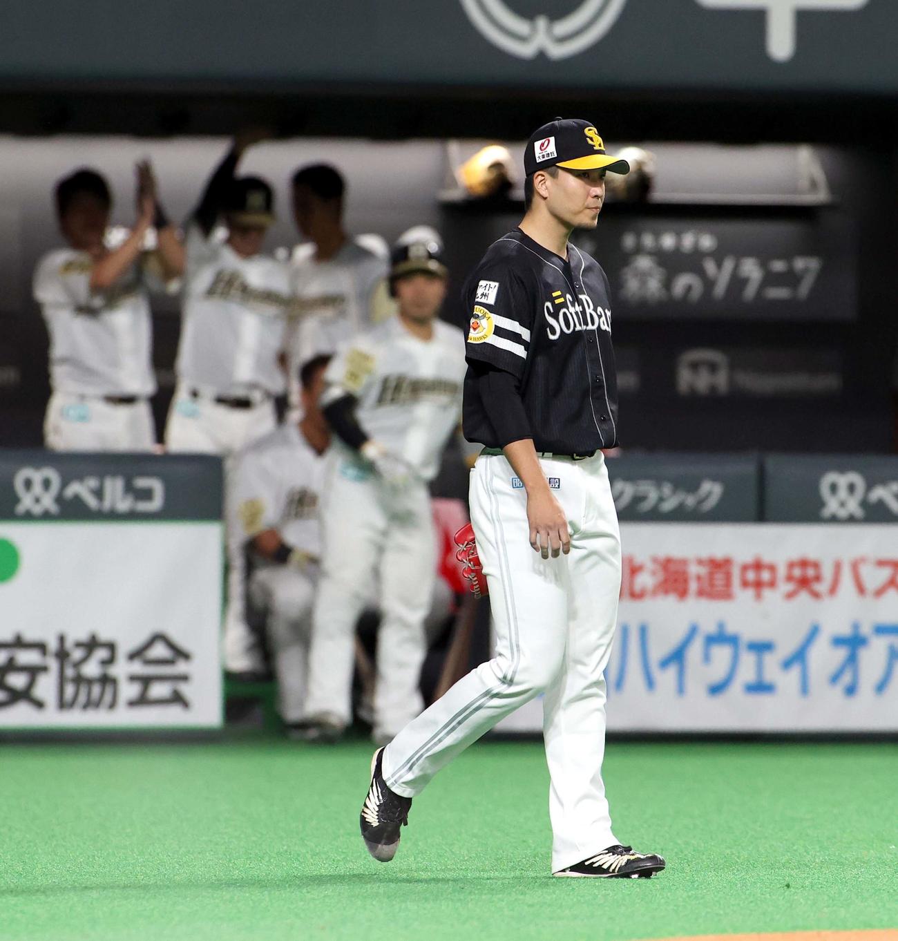 日本ハム対ソフトバンク　2回裏日本ハム1死満塁、西川に先制となる適時二塁打を打たれるソフトバンク千賀（撮影・佐藤翔太）