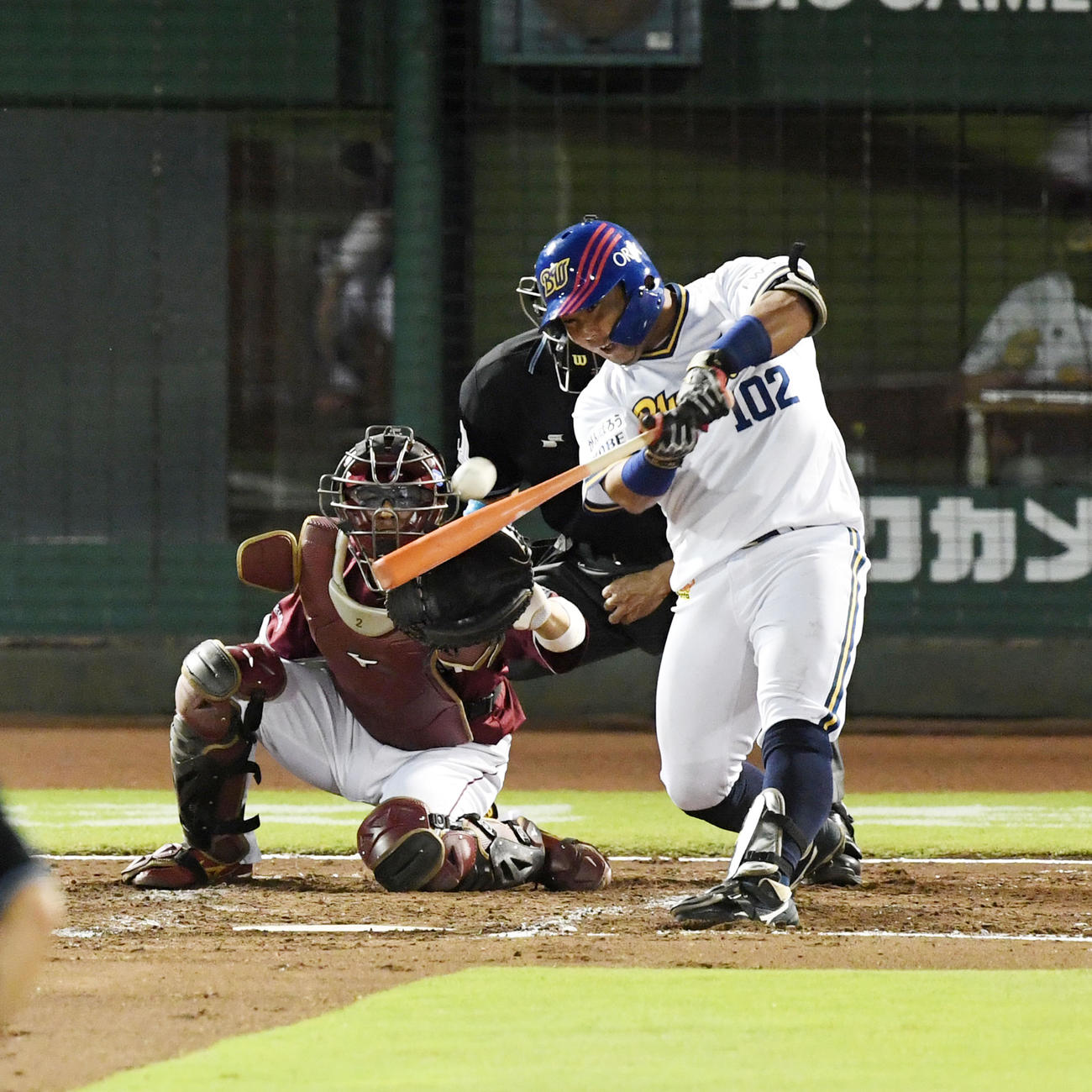 オリックス対楽天　2回裏オリックス1死一、三塁、大下は左越え勝ち越し3点本塁打を放つ（撮影・前岡正明）