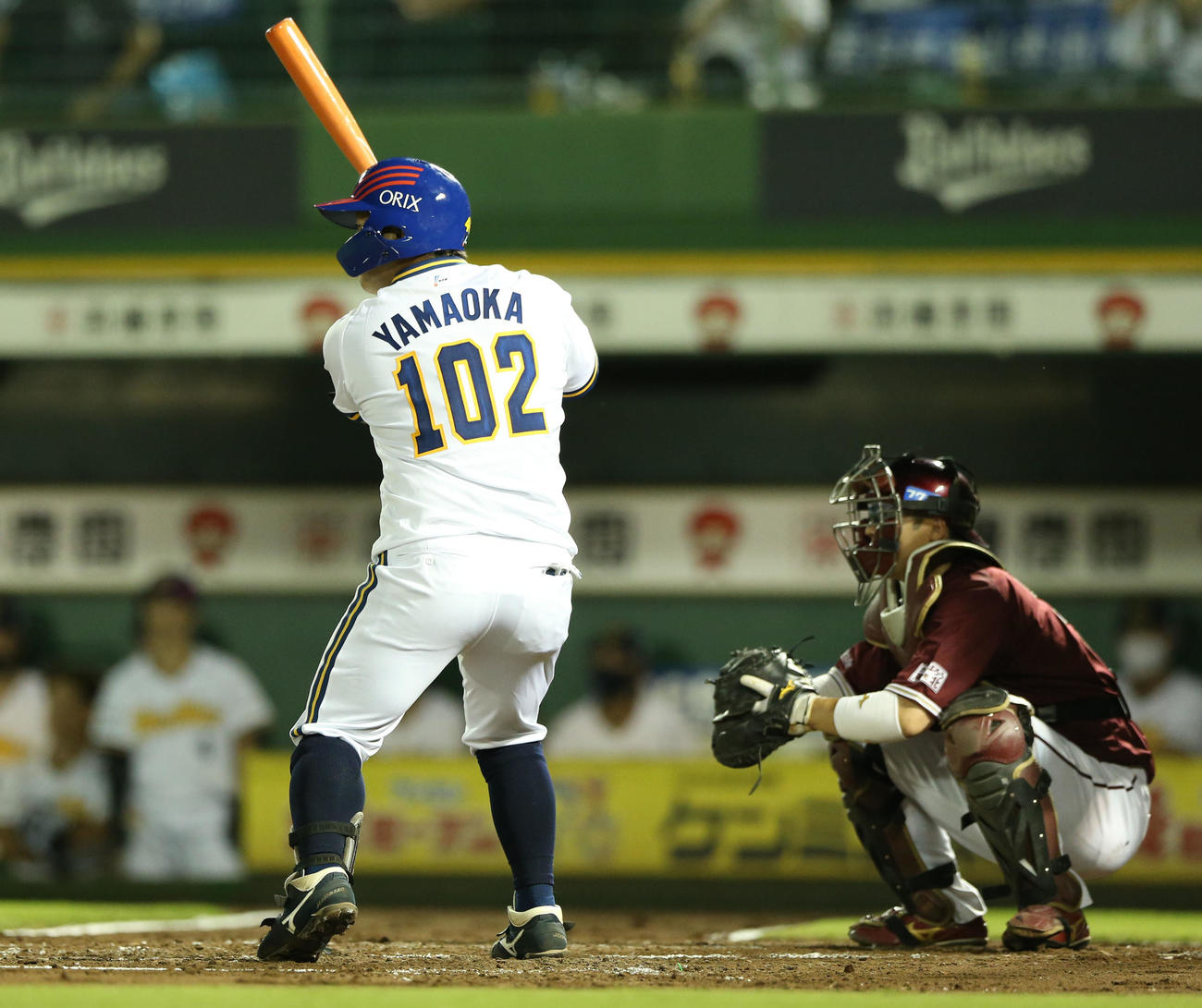 オリックス対楽天　2回裏オリックス1死一、三塁、支配下登録されたばかりの大下は、ユニホームが間に合わず山岡打撃投手の背番号102で打席に立つ（撮影・上山淳一）