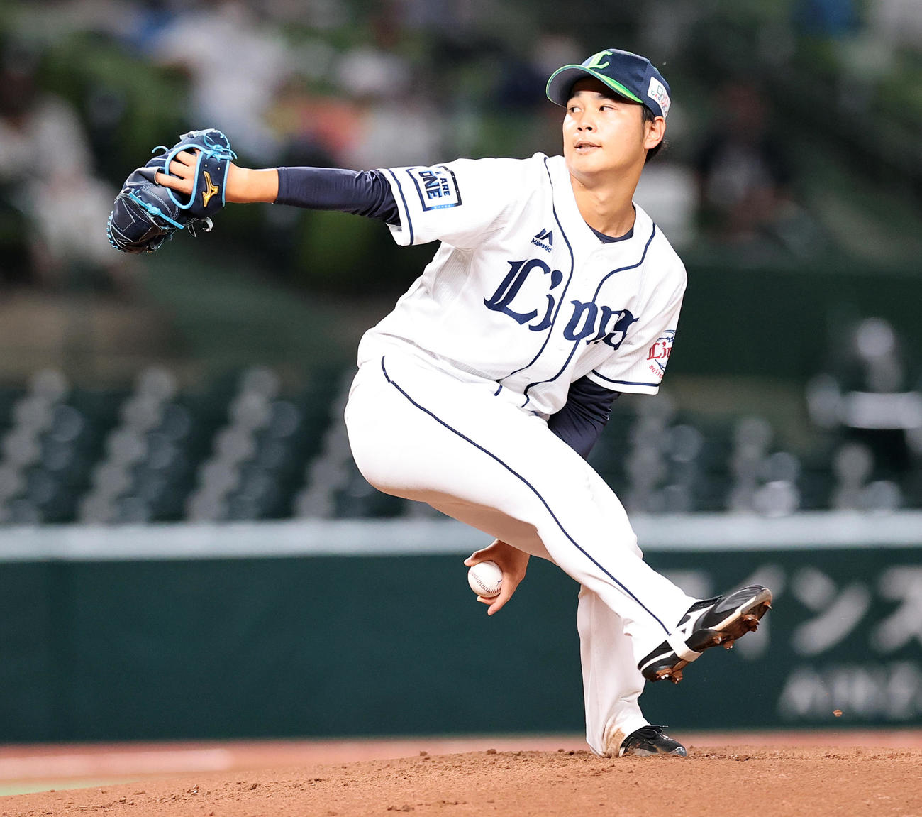 西武対ロッテ　力投する西武先発の浜屋（撮影・浅見桂子）