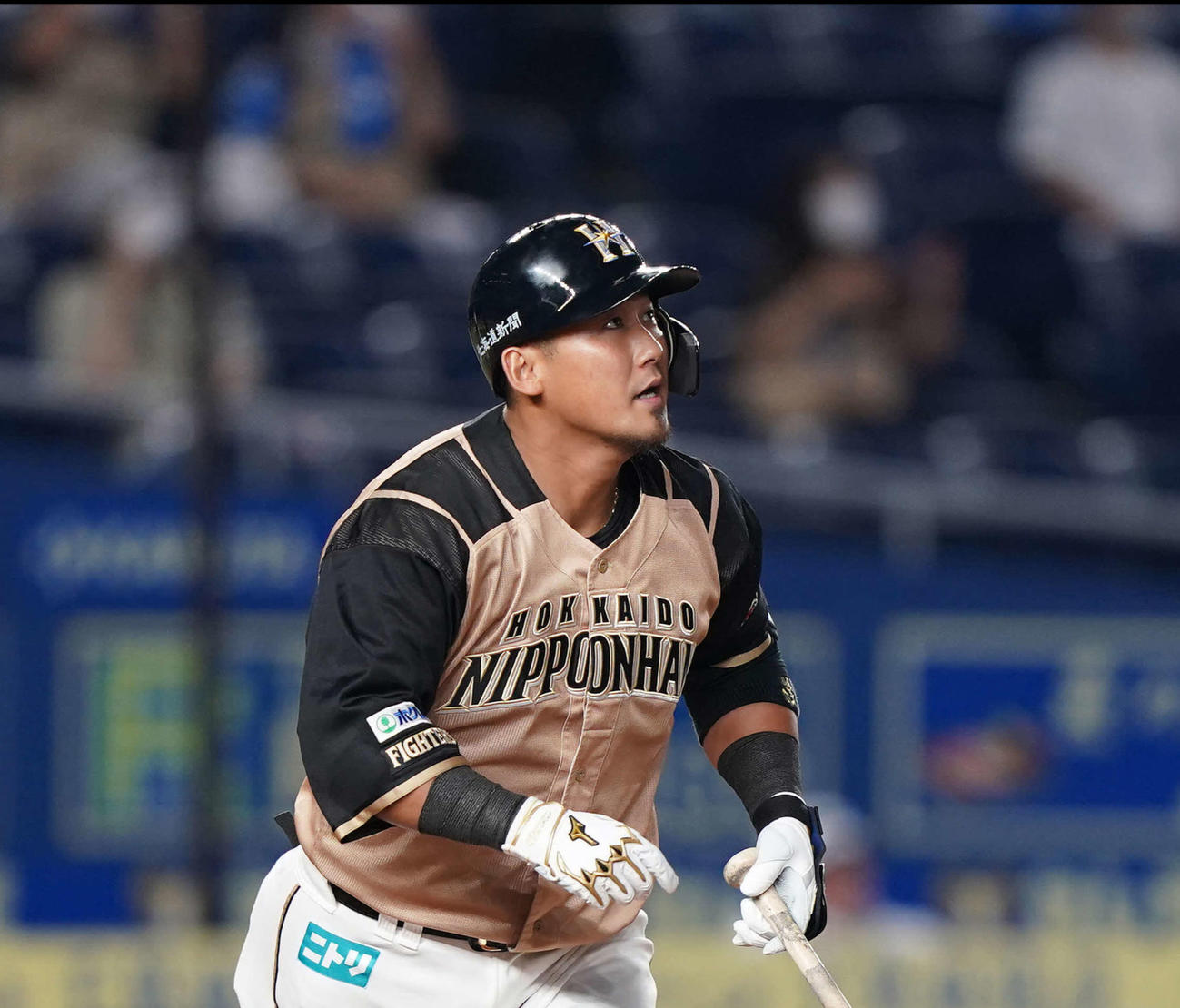 プロ通算250号本塁打となる右越え2点本塁打を放つ中田（2020年9月10日）