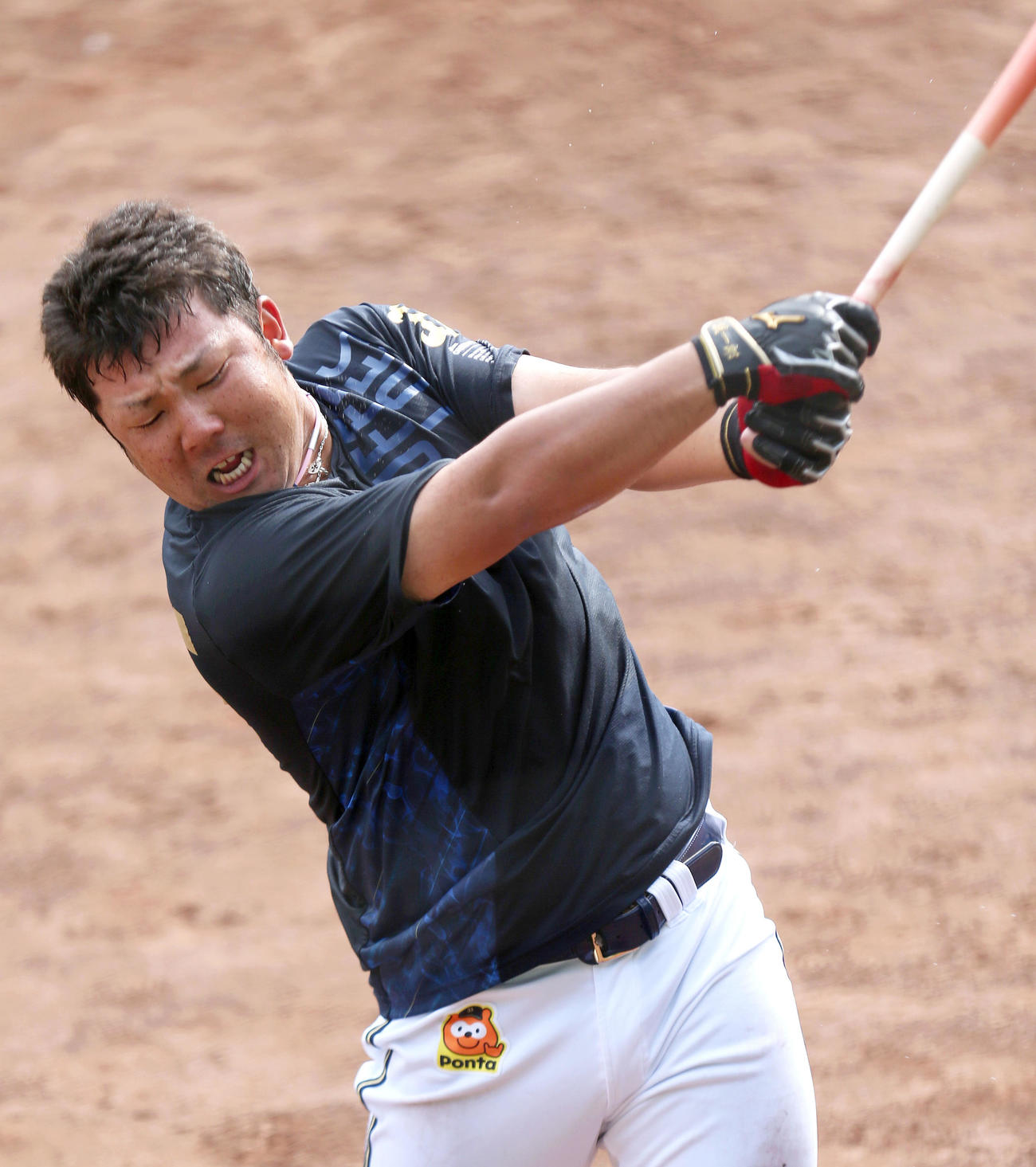 オリックス対楽天　試合前の練習でトス打撃する大下誠一郎（撮影・上山淳一）